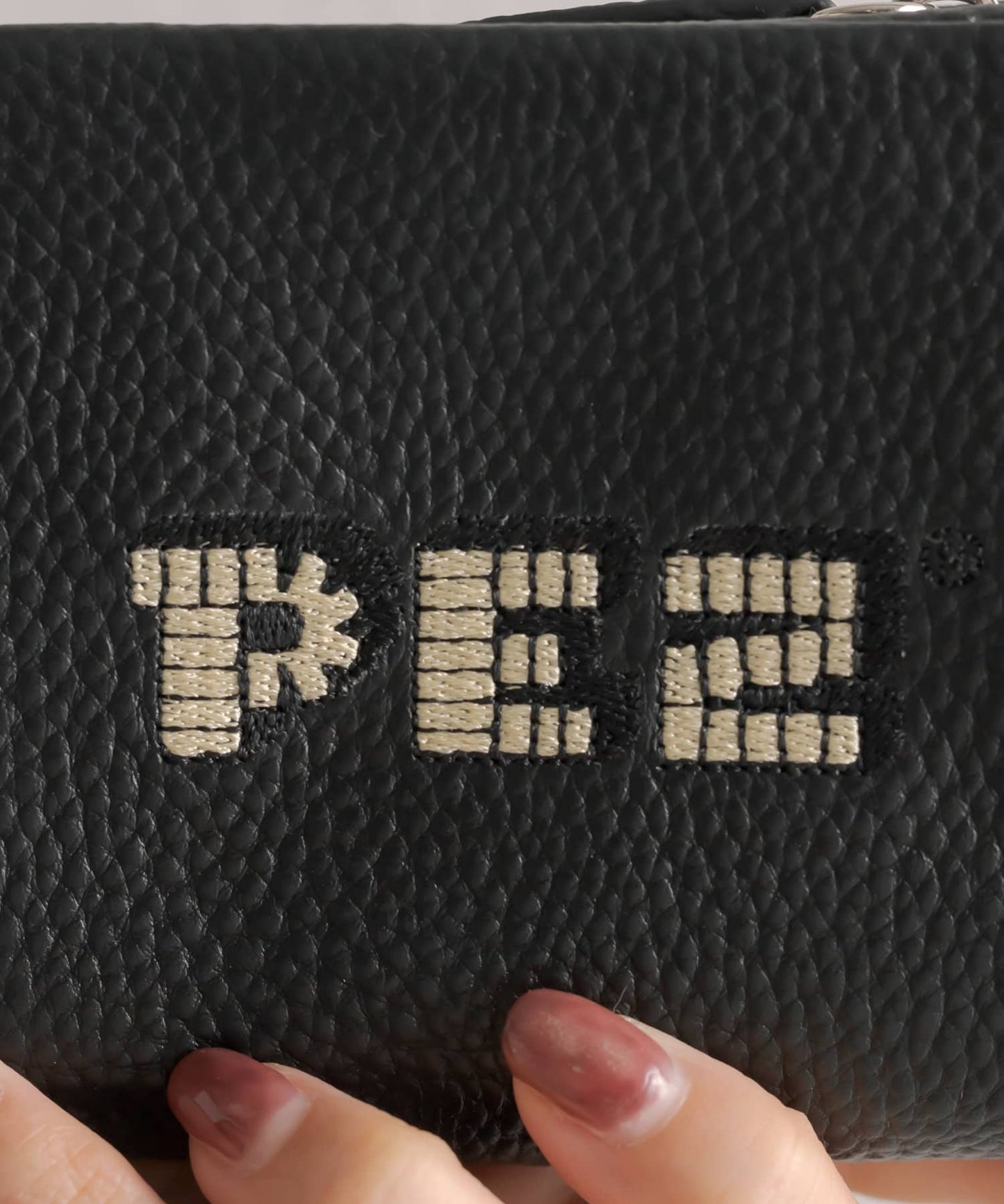 《人氣合作!》【PEZ(寵物)× ear】刺繡摺疊錢包