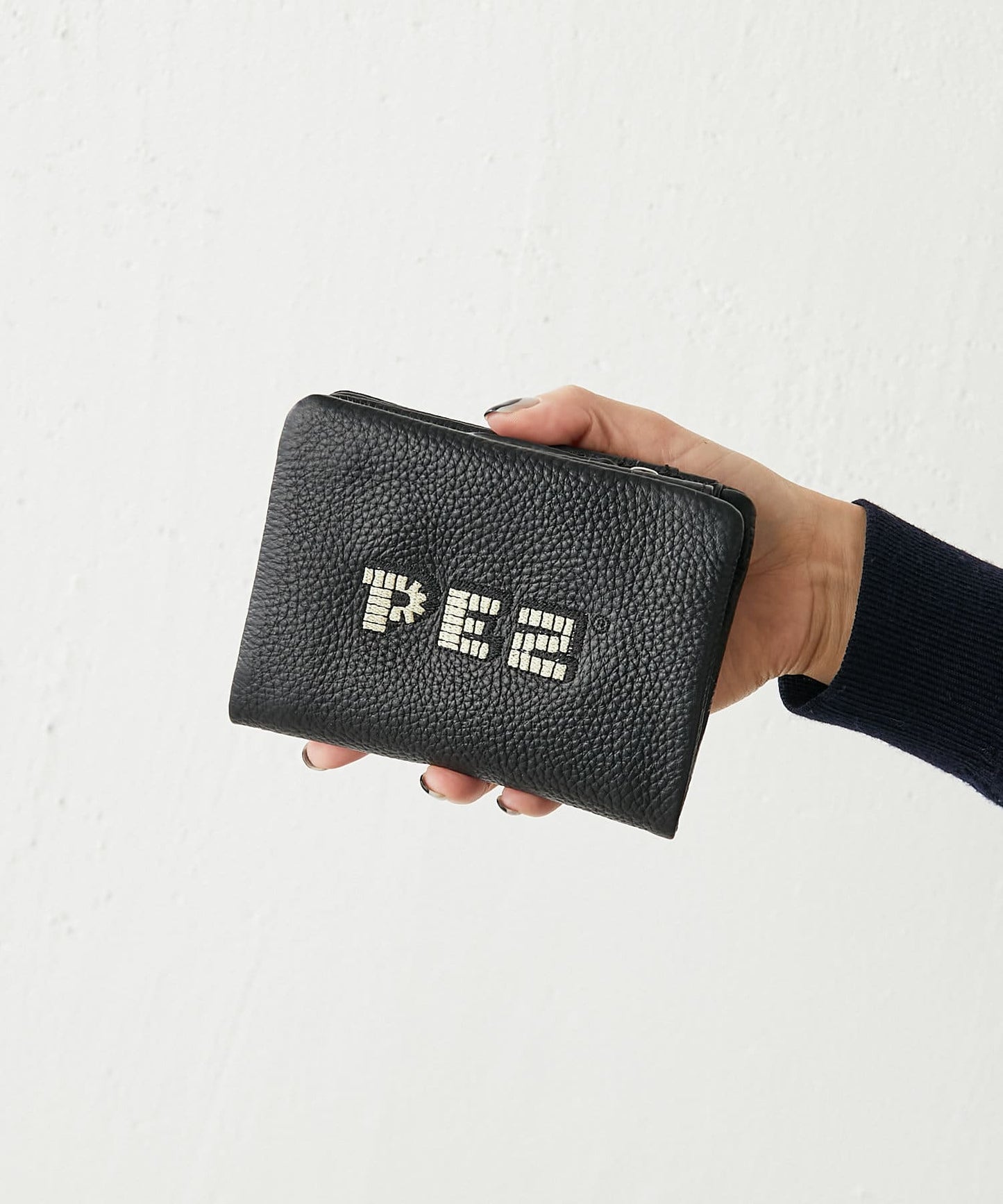 《人氣合作!》【PEZ(寵物)× ear】刺繡摺疊錢包