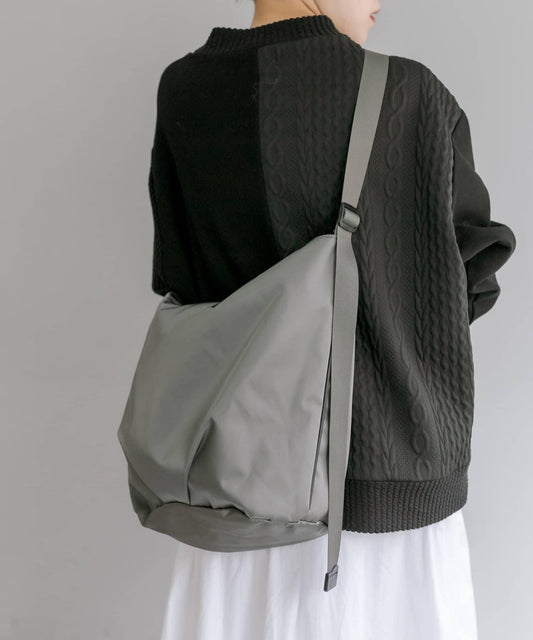 《中生地的圓點很可愛!防水/A4尺寸適用》可調節手提包