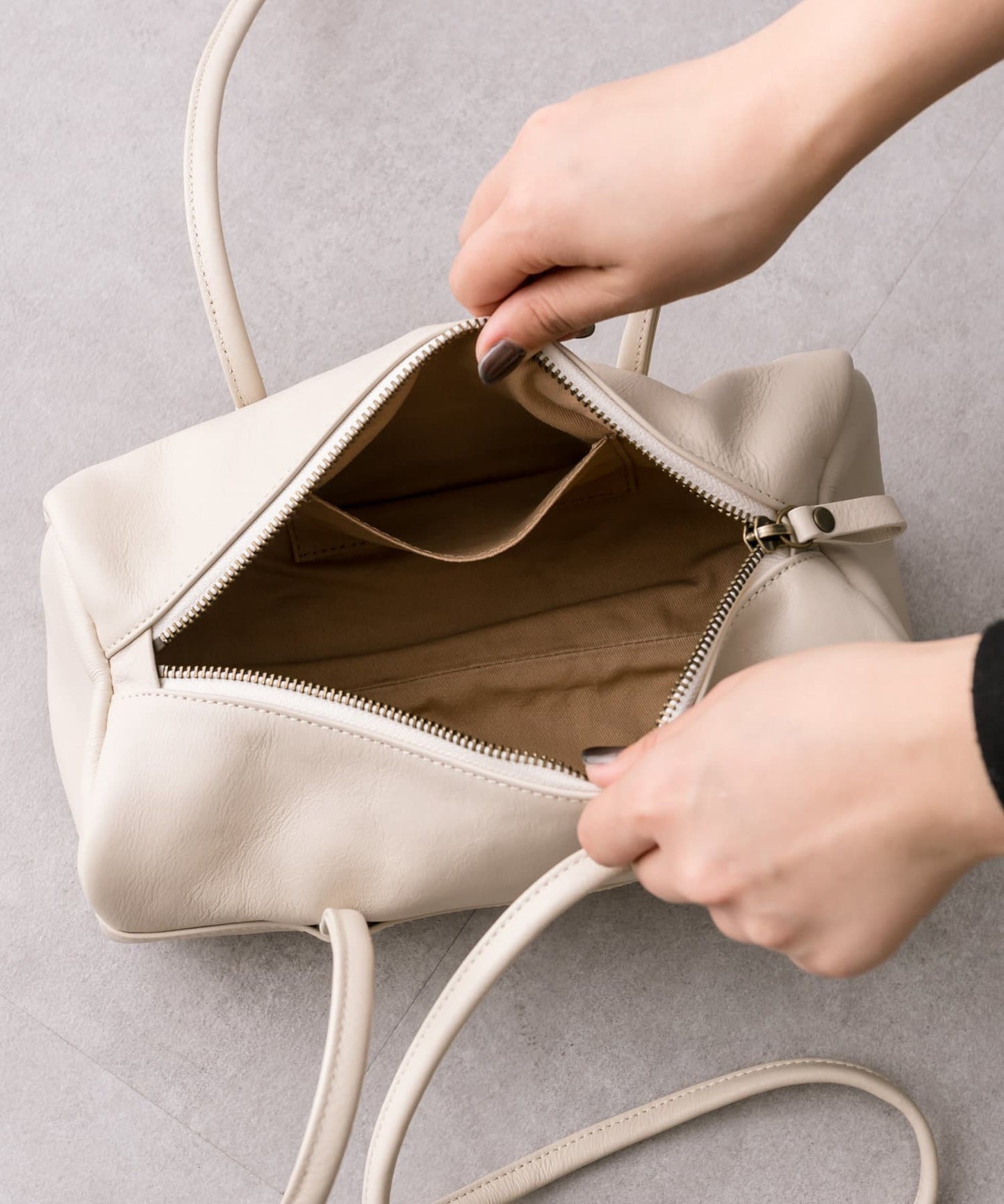 《韓國發/本革/潮流》【YURT(尤爾特)】TOMM盒子肩揹包