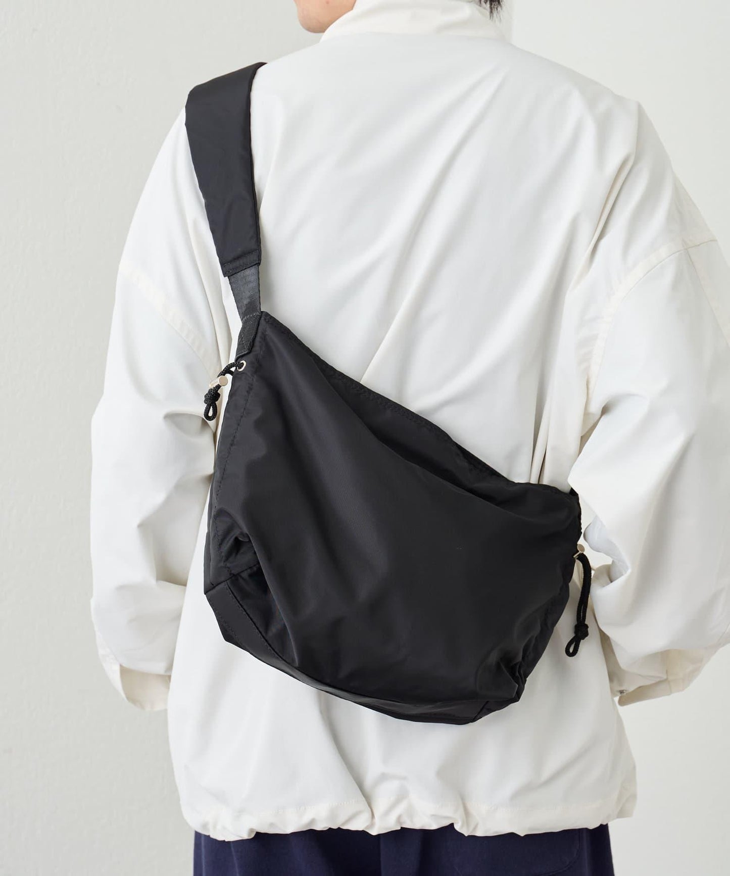 合成尼龍褶皺肩揹包