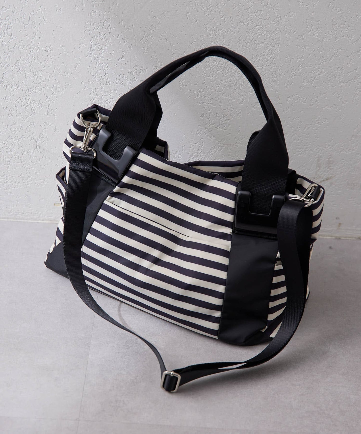 《防水/8個口袋!》樹脂配件手提包 帶肩帶 S號