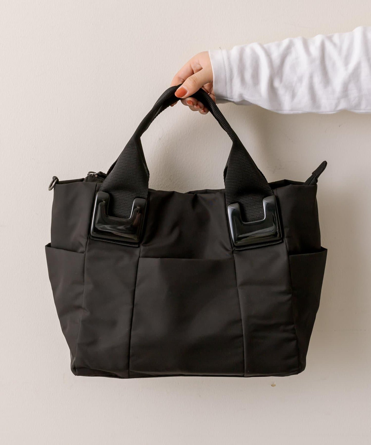 《防水/8個口袋!》樹脂配件手提包 帶肩帶 S號