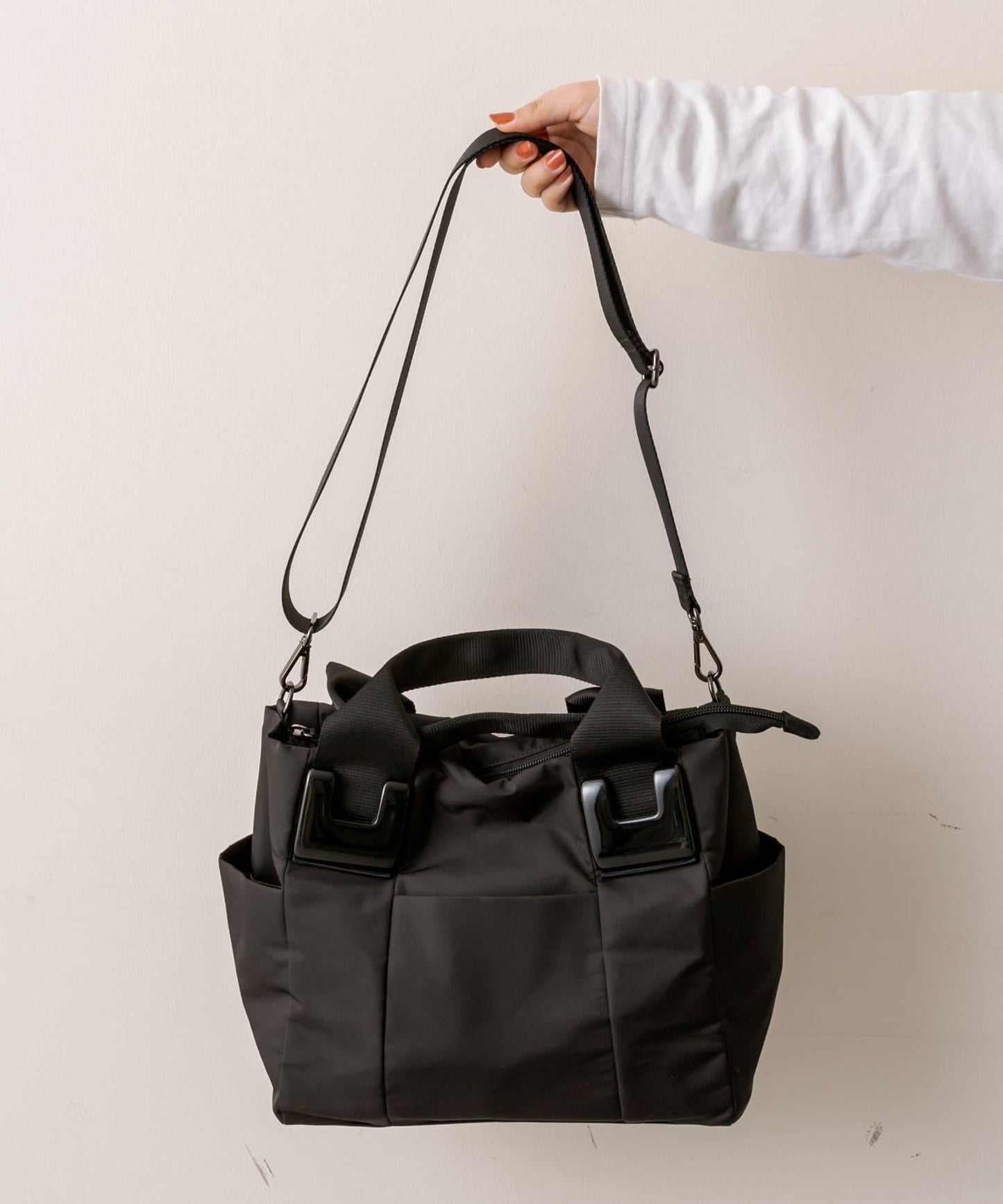 《防水/8個口袋!》樹脂配件手提包 帶肩帶 S號