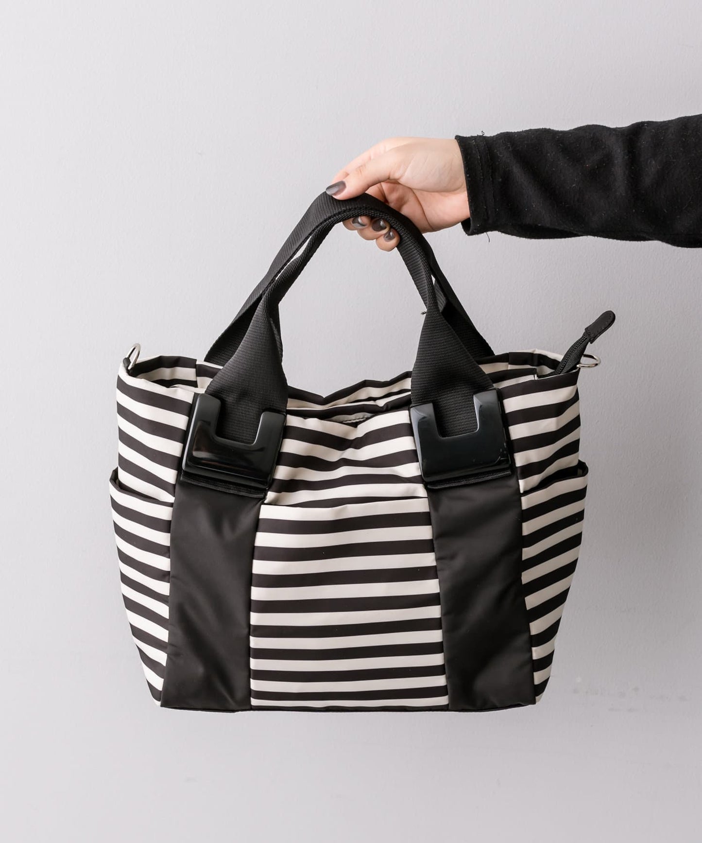 《防水/8個口袋!》樹脂配件手提包 帶肩帶 S號