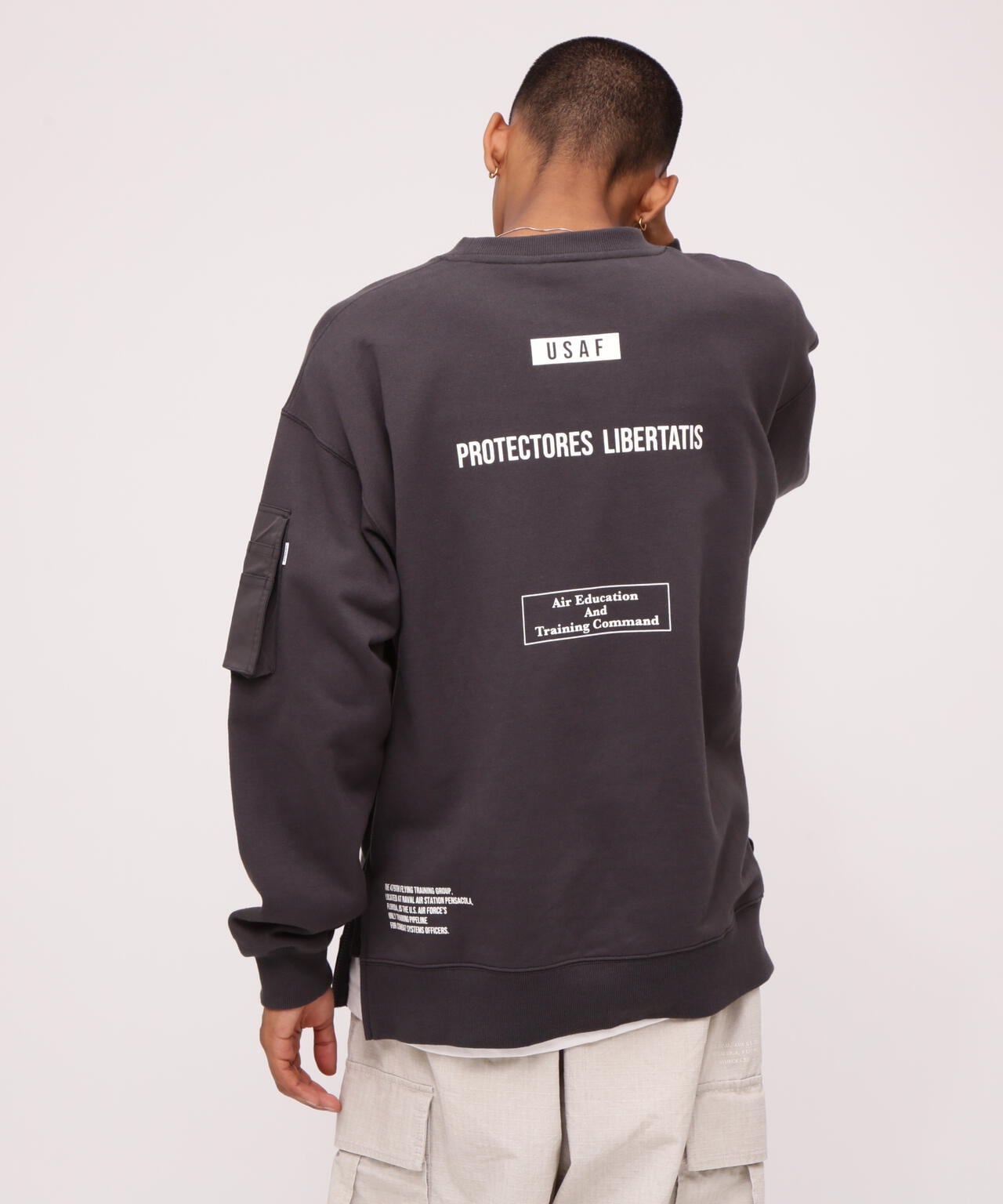 BAGGY FIT MIL. POCKET CREW NECK SWEAT