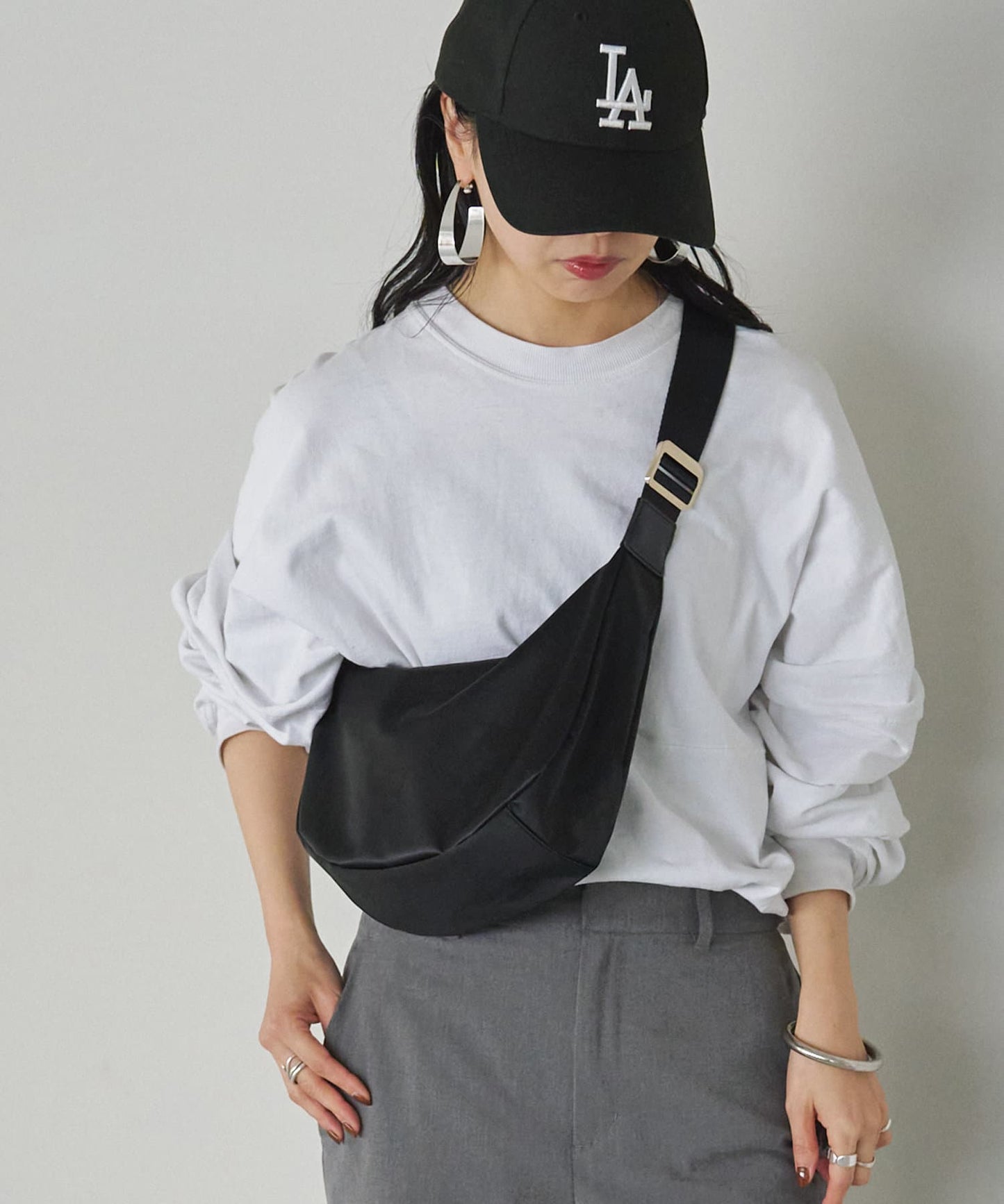 《人氣單品新增緊湊尺寸!》尼龍圓形肩揹包