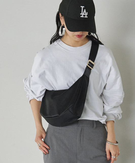 《人氣單品新增緊湊尺寸!》尼龍圓形肩揹包