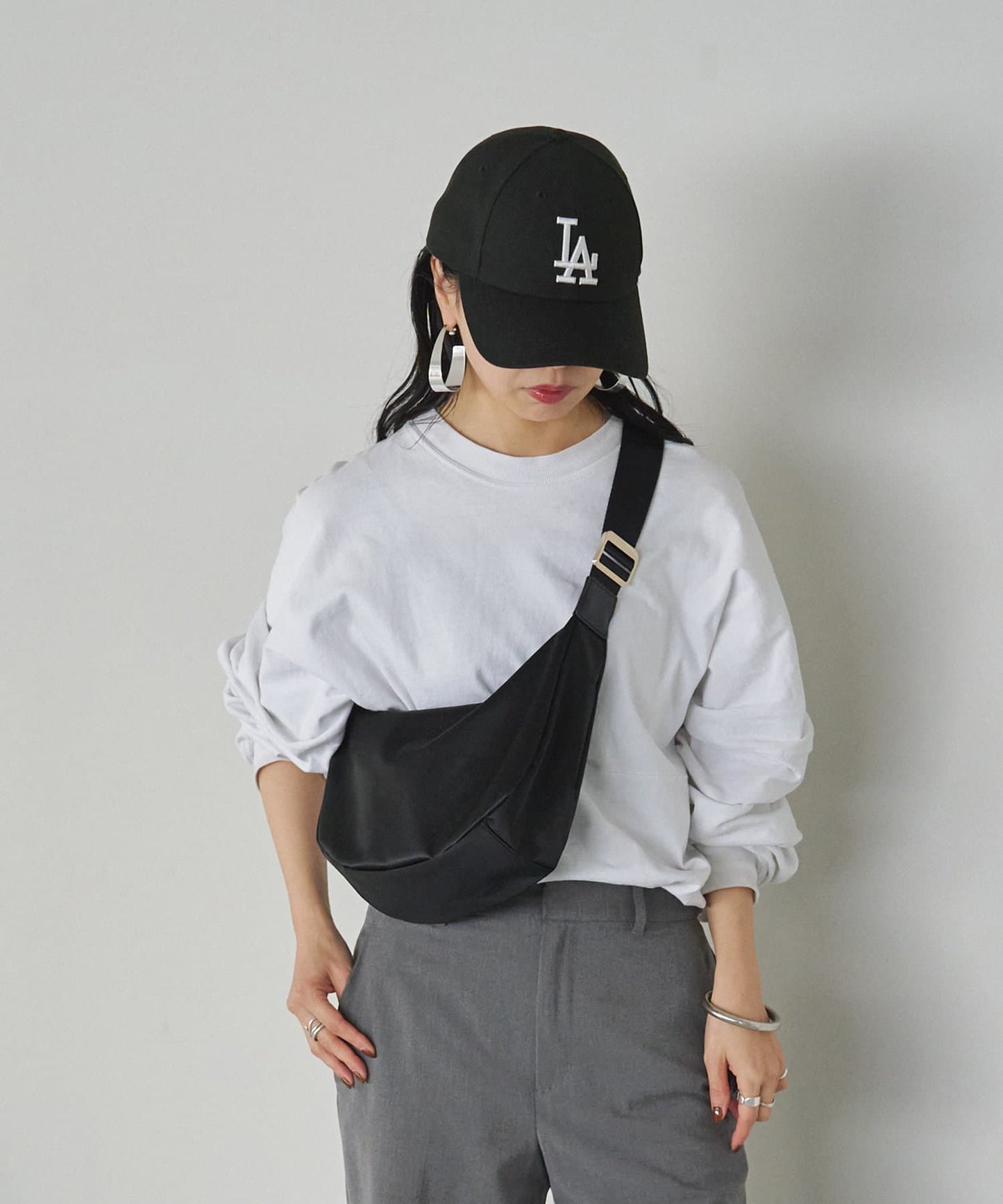 《人氣單品新增緊湊尺寸!》尼龍圓形肩揹包