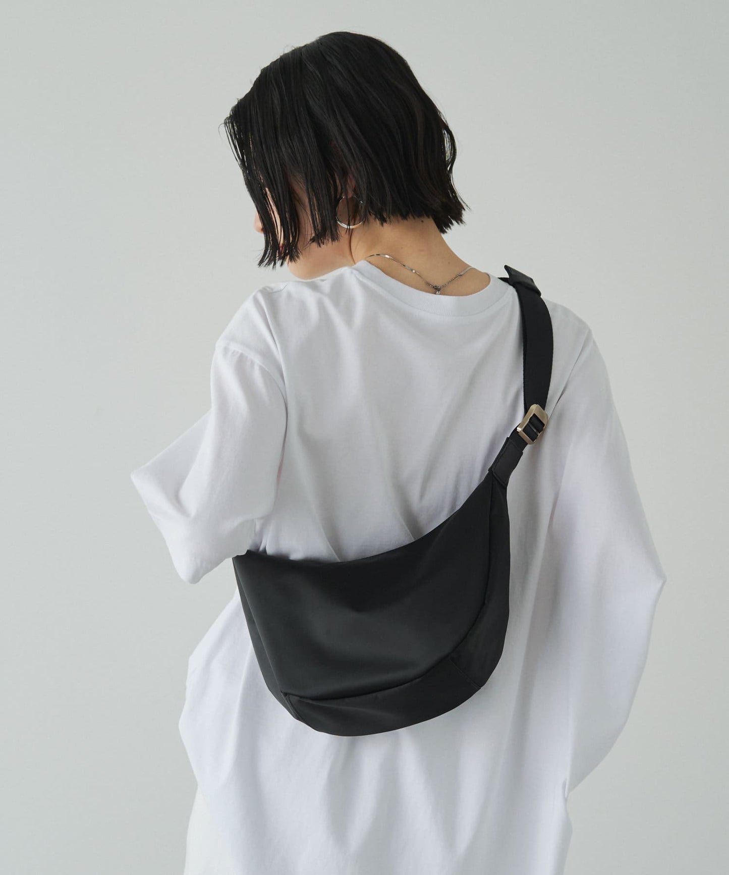 《人氣單品新增緊湊尺寸!》尼龍圓形肩揹包