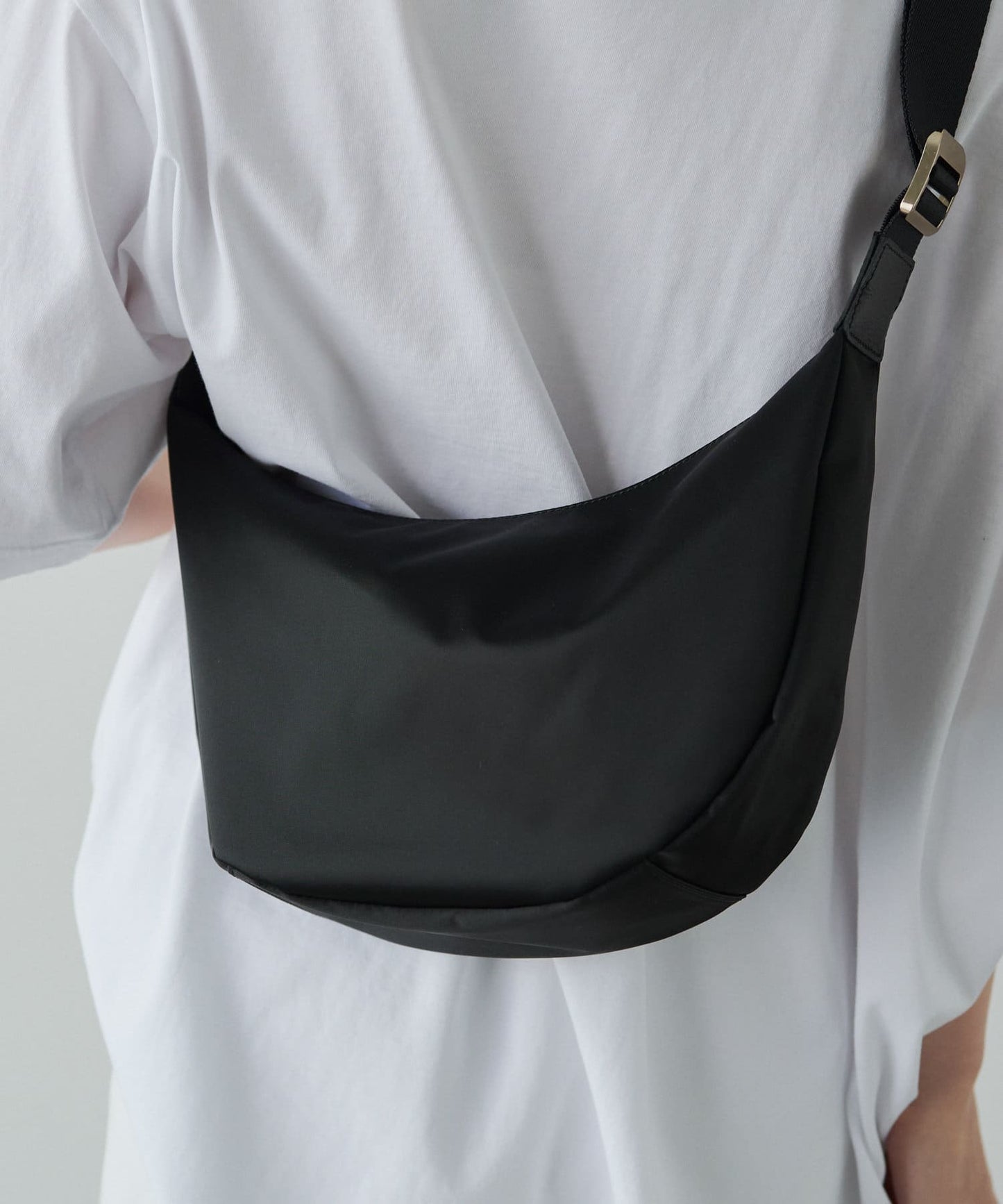 《人氣單品新增緊湊尺寸!》尼龍圓形肩揹包