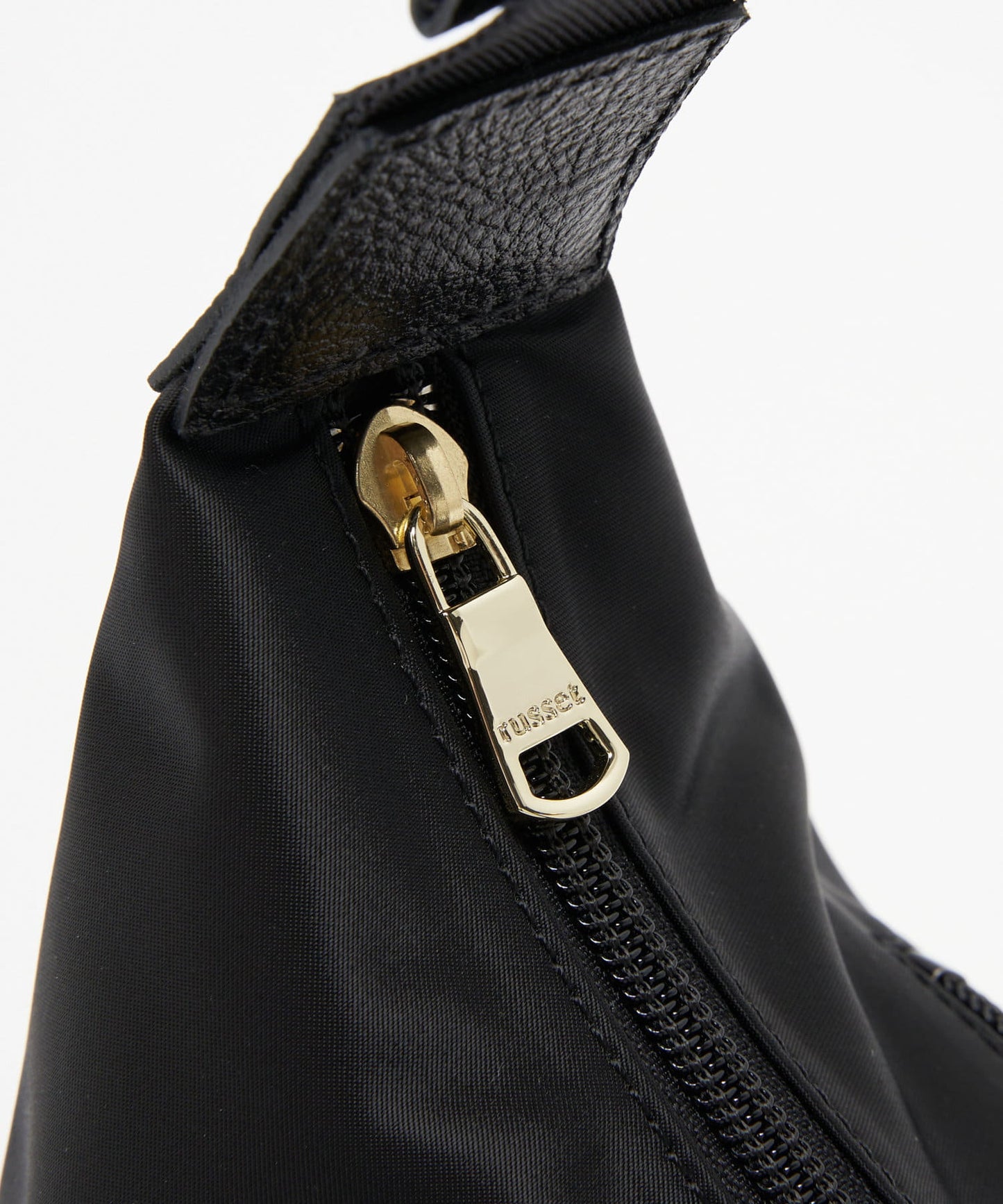 《人氣單品新增緊湊尺寸!》尼龍圓形肩揹包