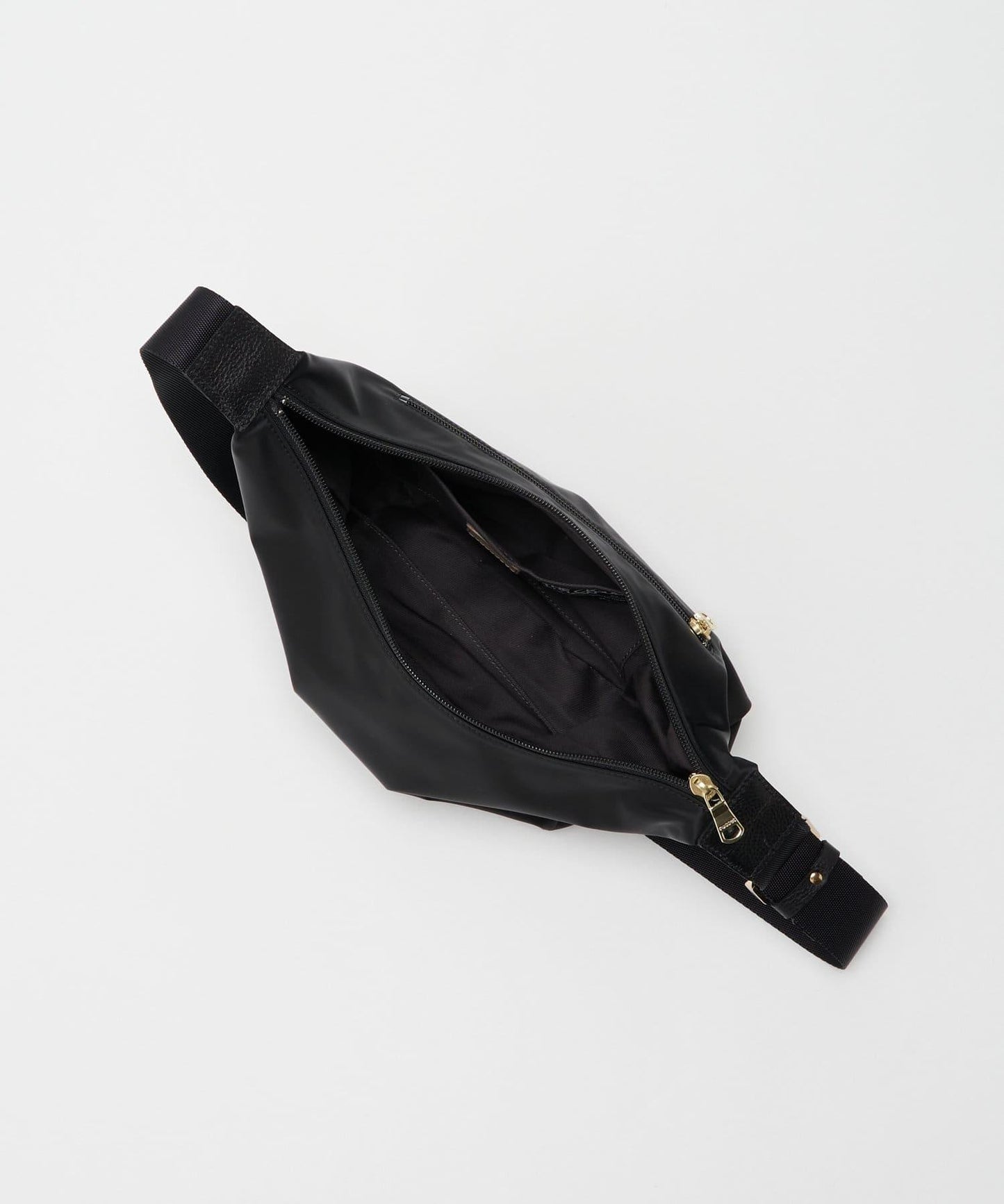 《人氣單品新增緊湊尺寸!》尼龍圓形肩揹包