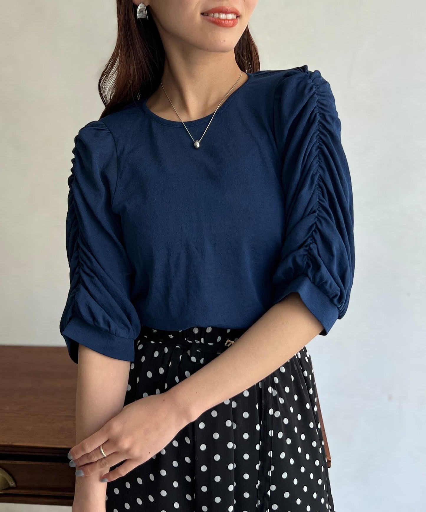 半透明亞麻袖子聚攏上衣