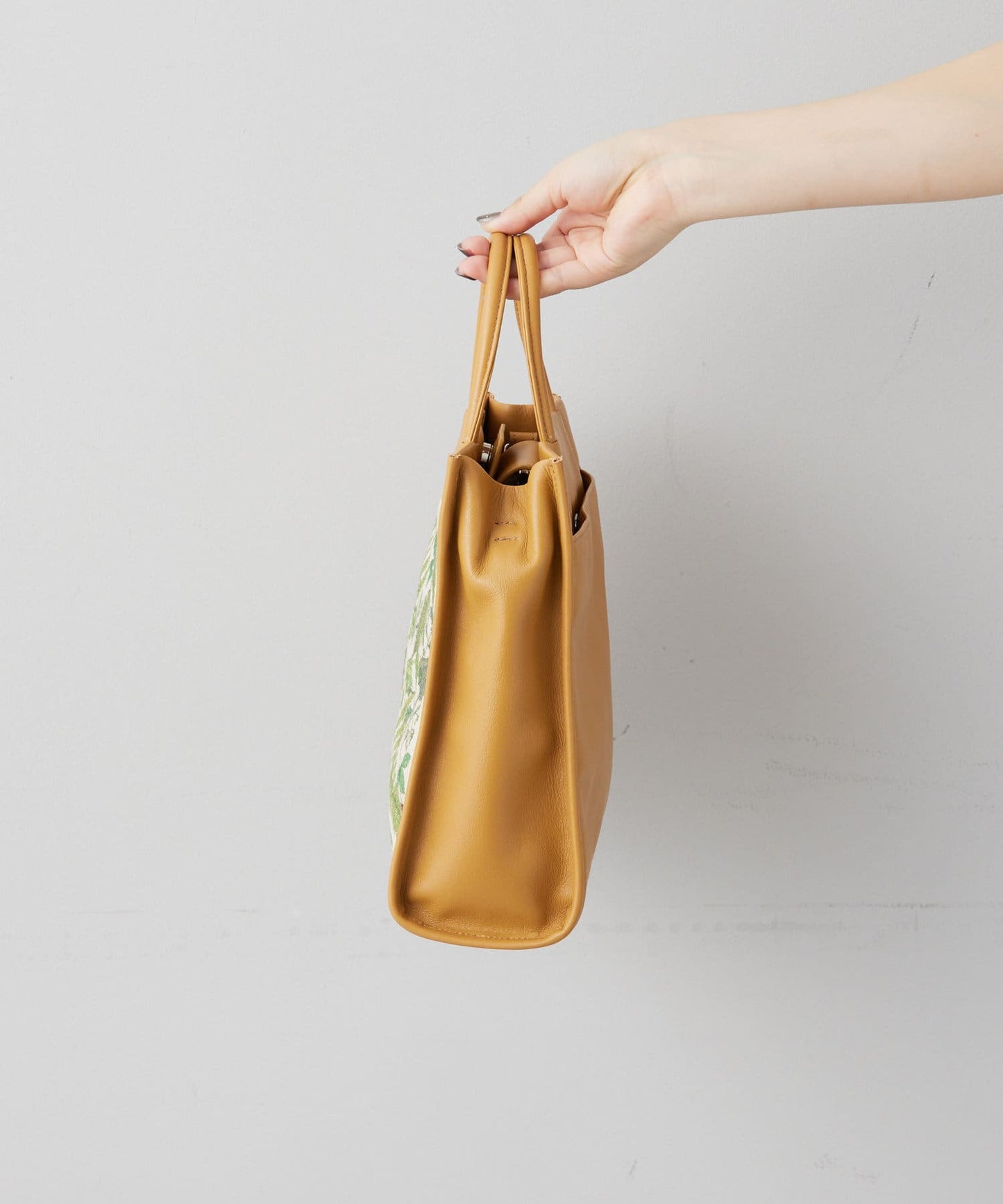 《人氣合作第二彈!/真皮》sampo×ear葉子圖案帶肩帶手提包