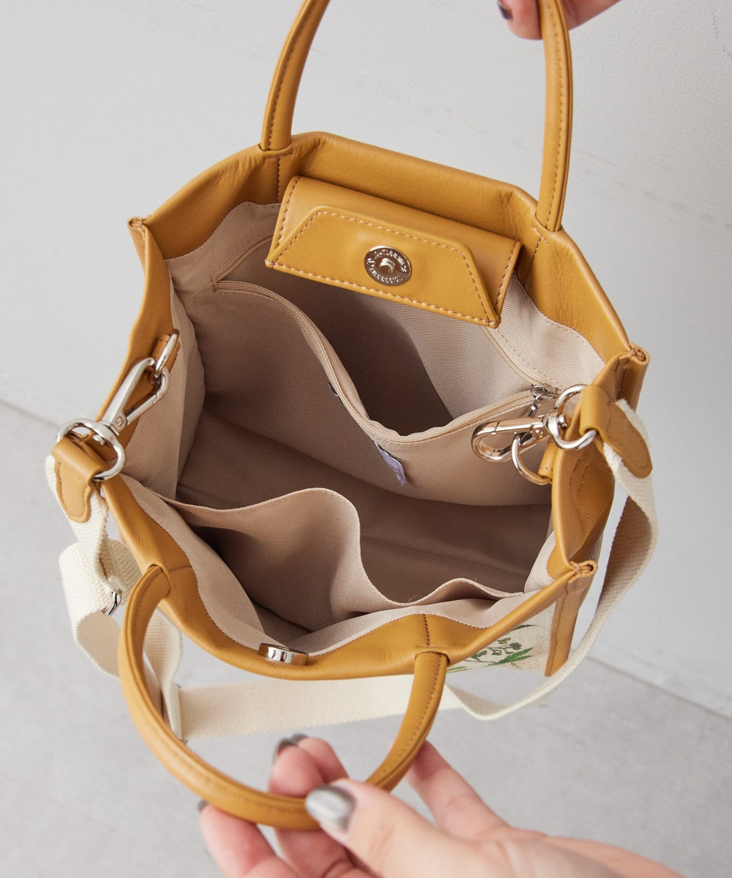 《人氣合作第二彈!/真皮》sampo×ear葉子圖案帶肩帶手提包