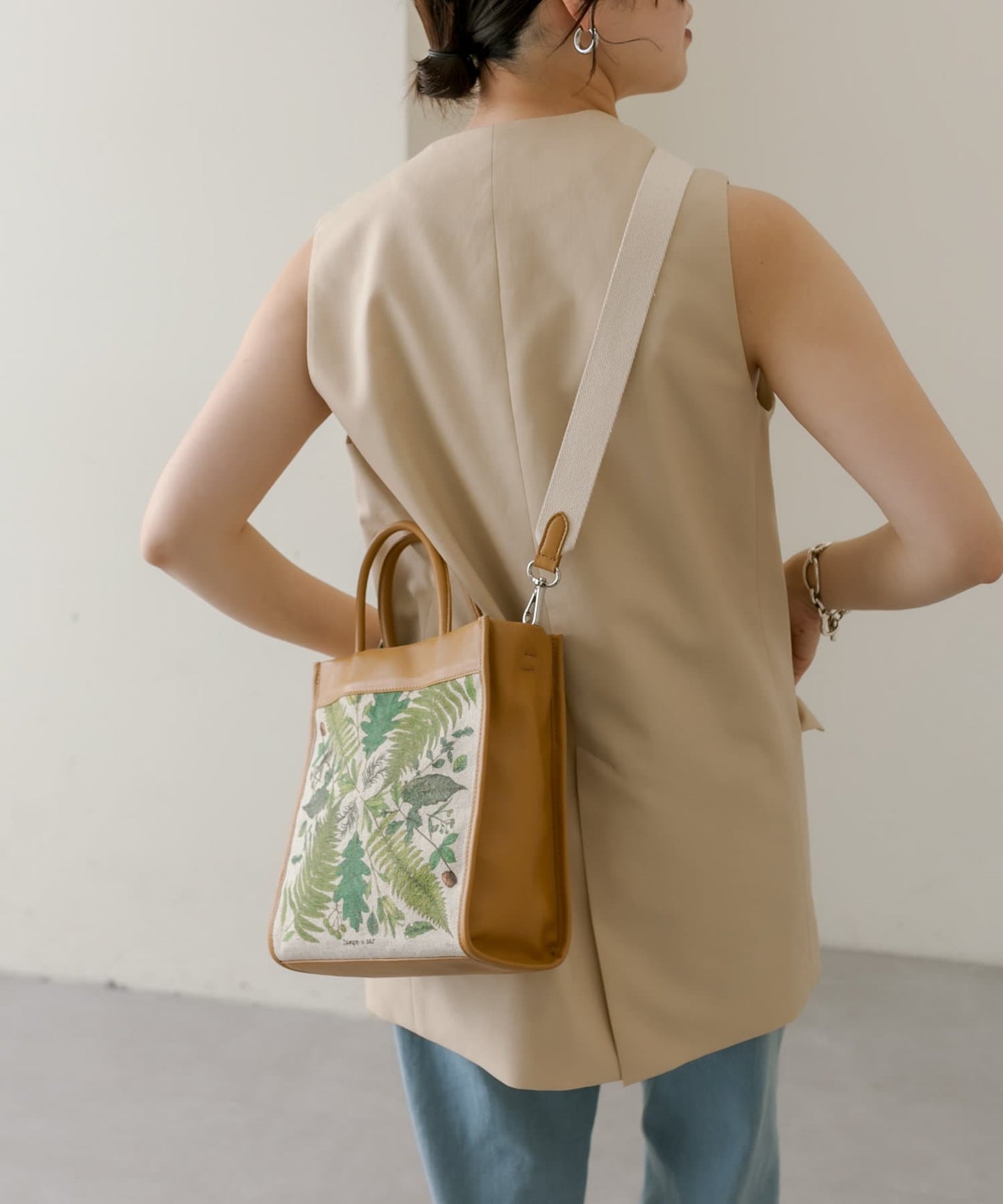 《人氣合作第二彈!/真皮》sampo×ear葉子圖案帶肩帶手提包