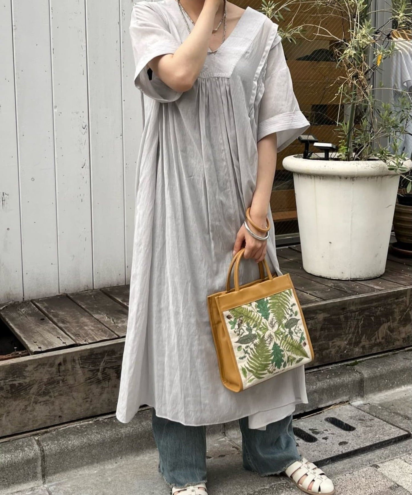 《人氣合作第二彈!/真皮》sampo×ear葉子圖案帶肩帶手提包