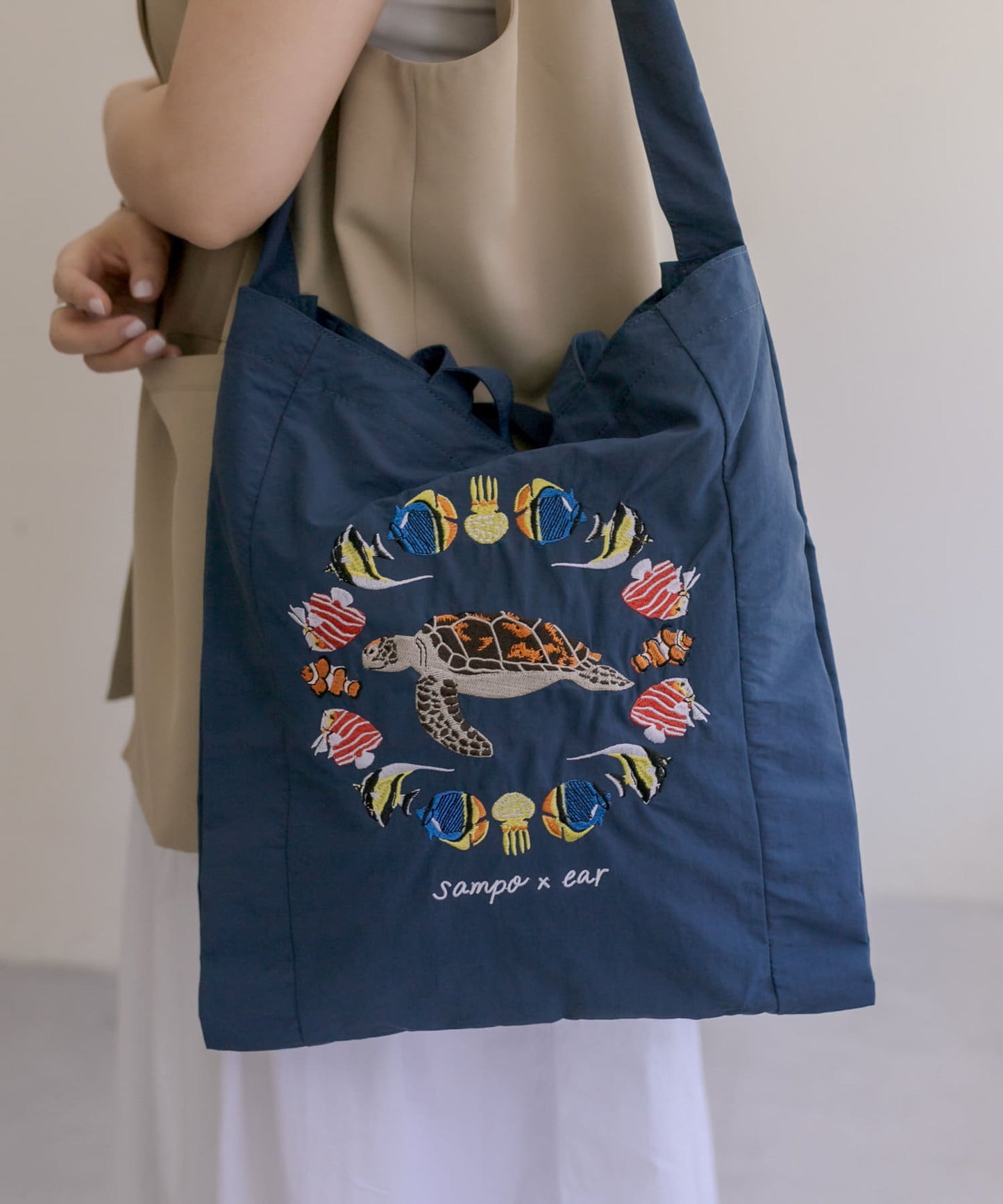 《人氣合作第三彈!/A4尺寸適用/輕便/雙肩》sampo×ear 動物刺繡手提包