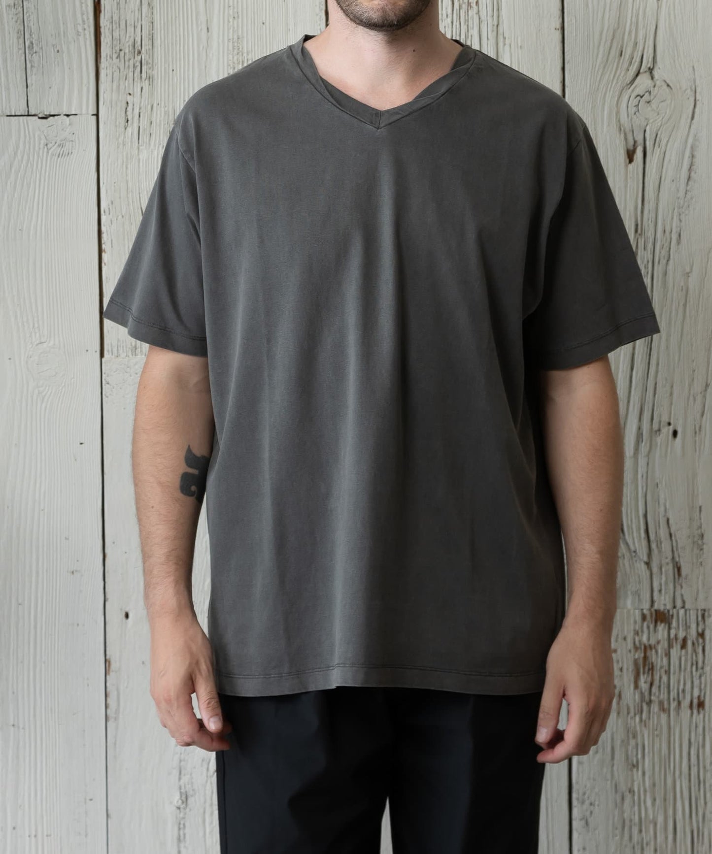 【範例】平滑棉質服裝染V領T-shirt