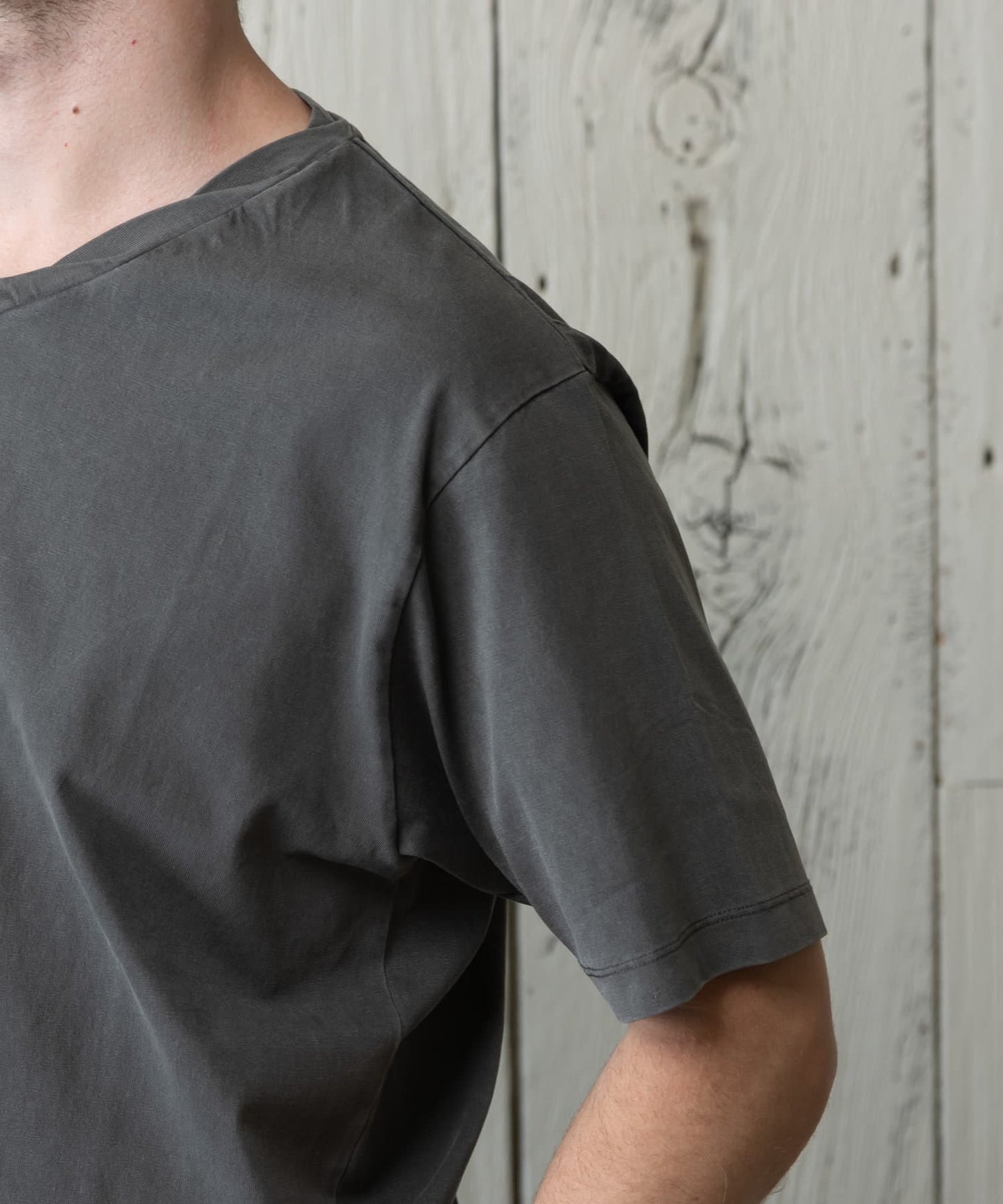 【範例】平滑棉質服裝染V領T-shirt