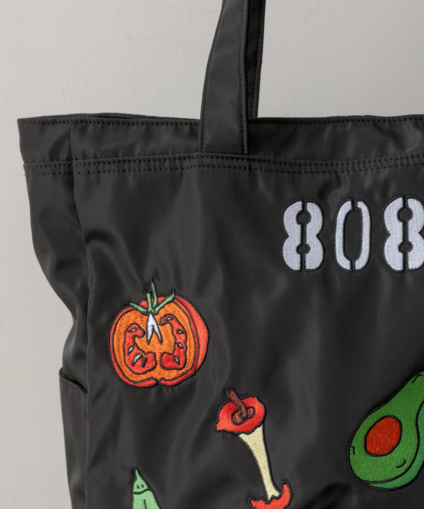 《首次合作商品!/輕量/A4尺寸適用》ear×中山健 808(菜市場)刺繡手提包