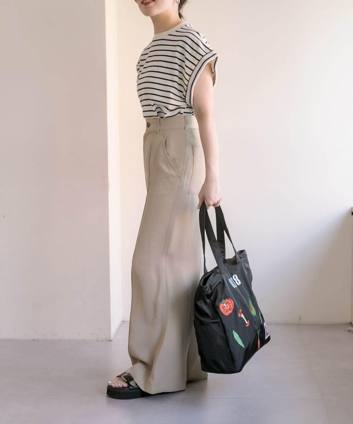 《首次合作商品!/輕量/A4尺寸適用》ear×中山健 808(菜市場)刺繡手提包