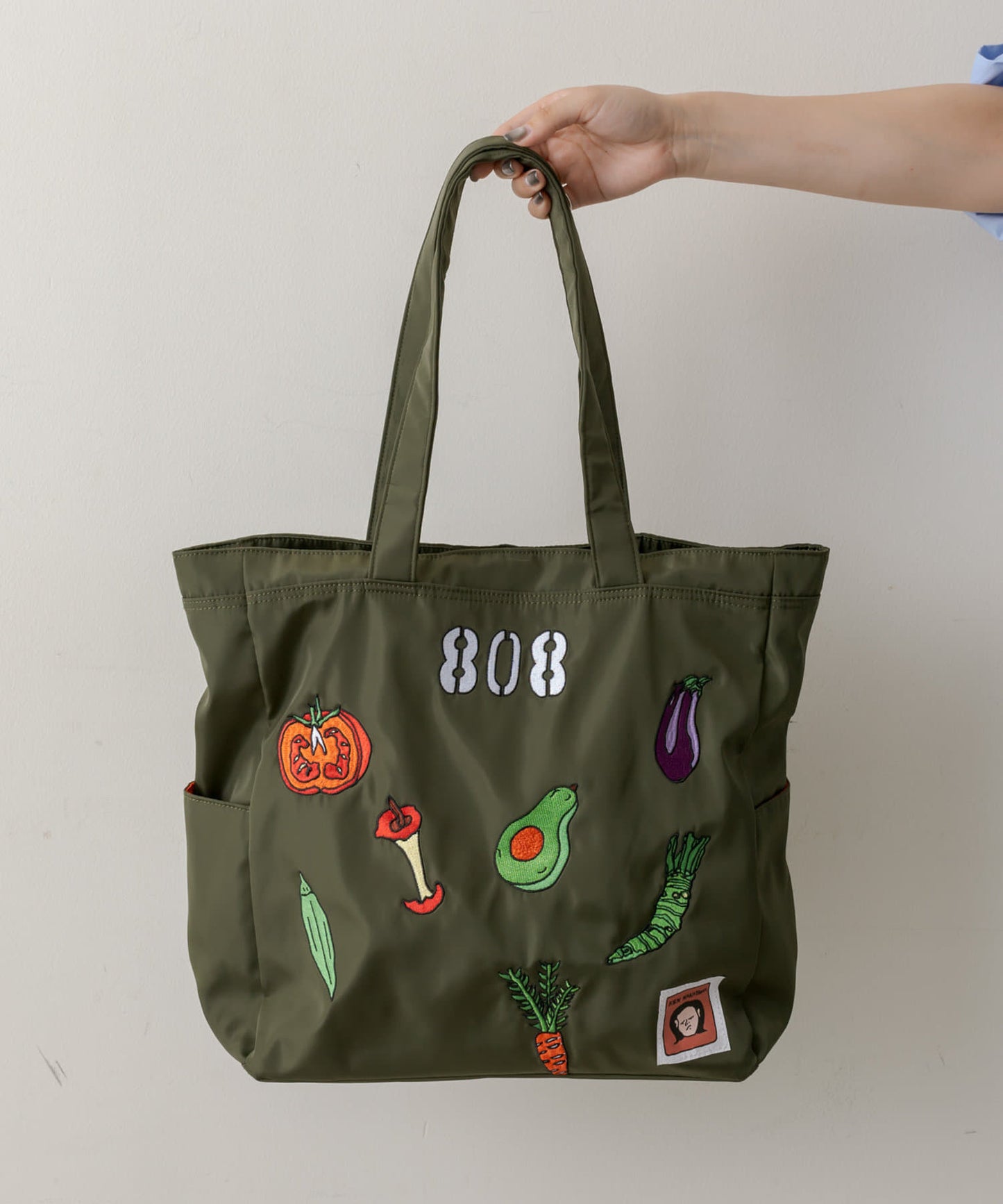 《首次合作商品!/輕量/A4尺寸適用》ear×中山健 808(菜市場)刺繡手提包