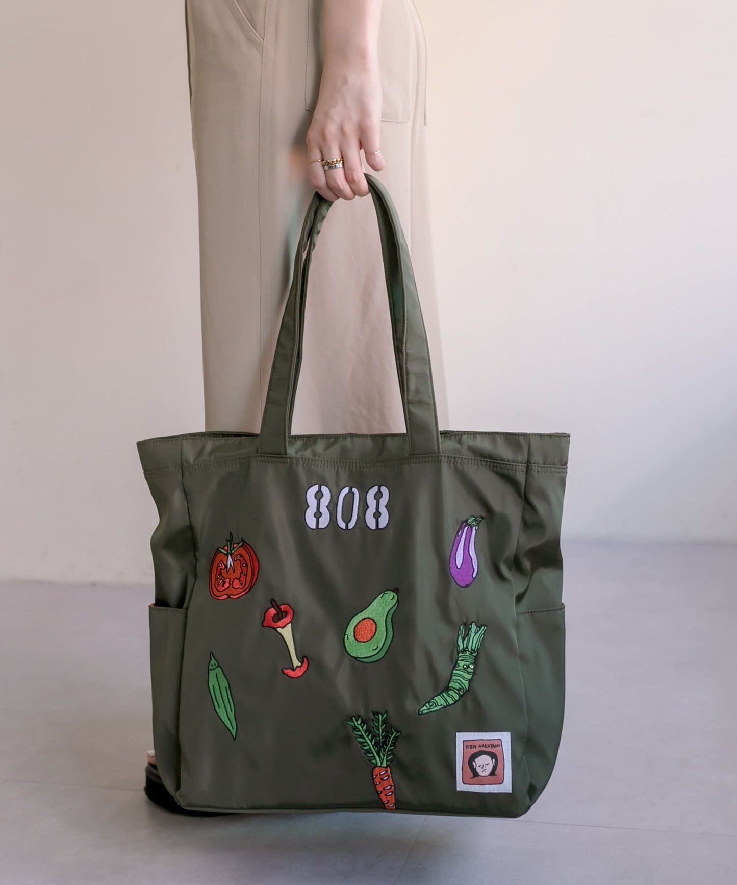 《首次合作商品!/輕量/A4尺寸適用》ear×中山健 808(菜市場)刺繡手提包