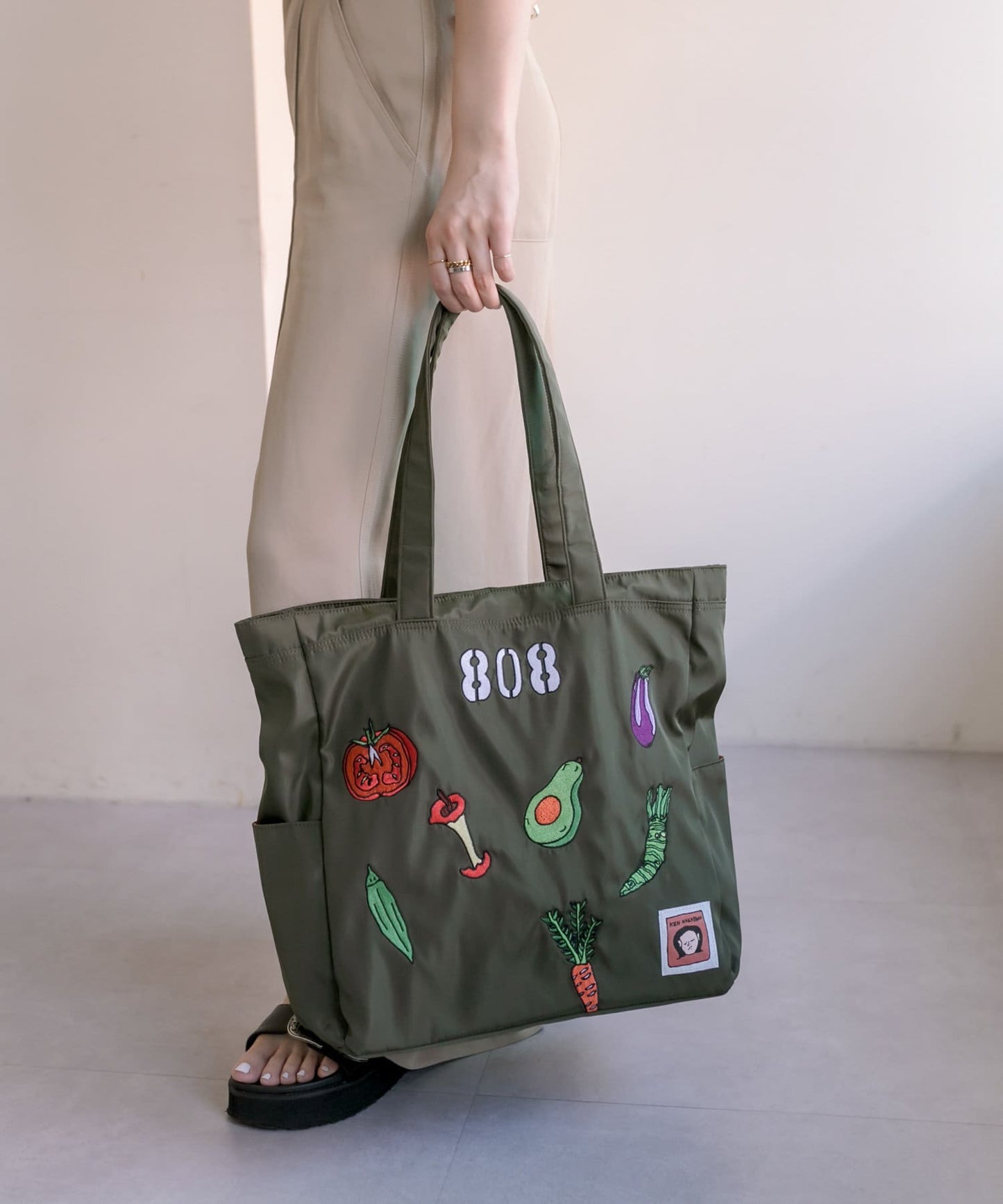 《首次合作商品!/輕量/A4尺寸適用》ear×中山健 808(菜市場)刺繡手提包