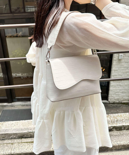 【3色展開】loti 鱷魚紋豆莢式翻蓋肩包