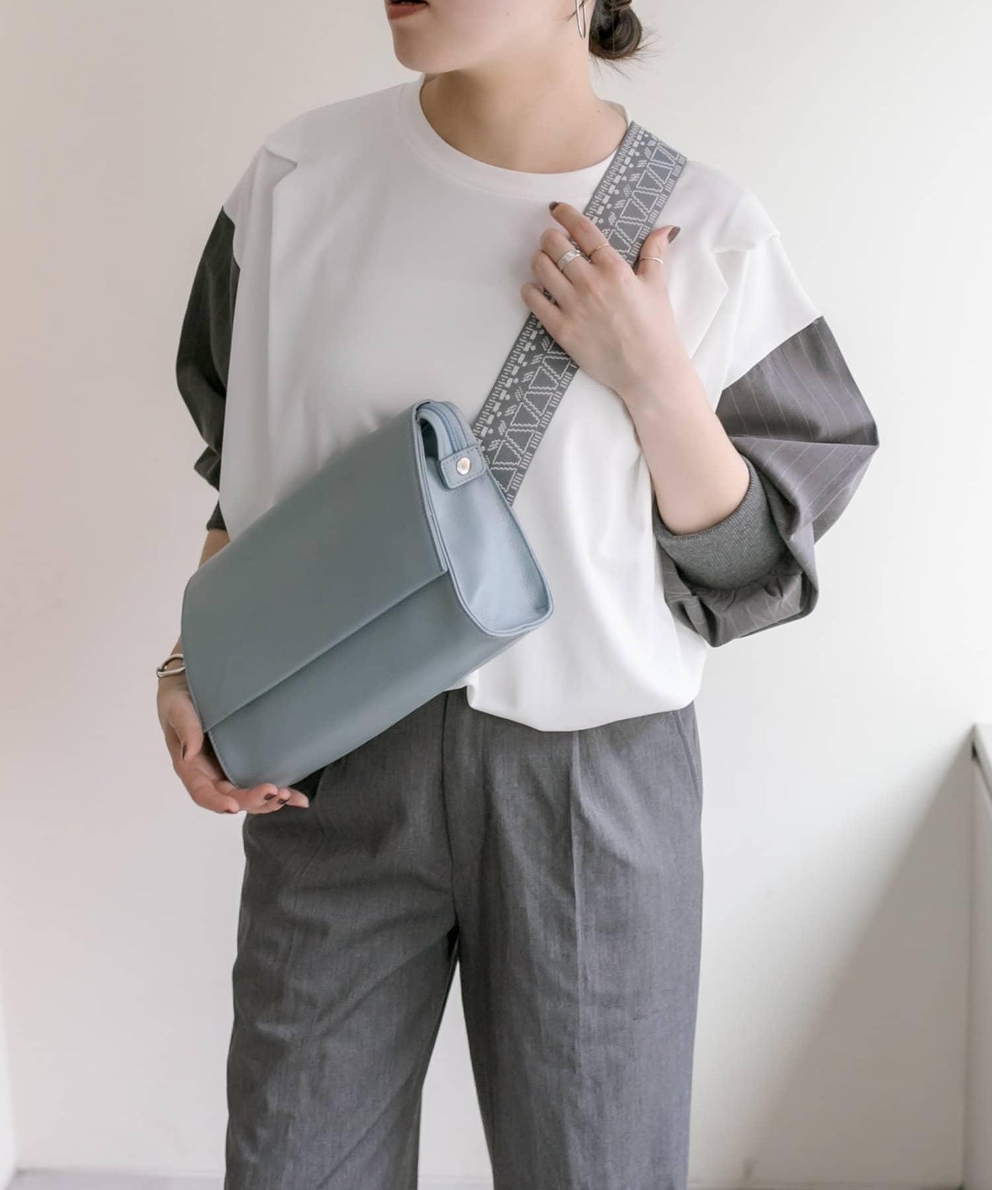 高評價No.1《真皮/斜挎包/男女通用》印花寬帶肩揹包