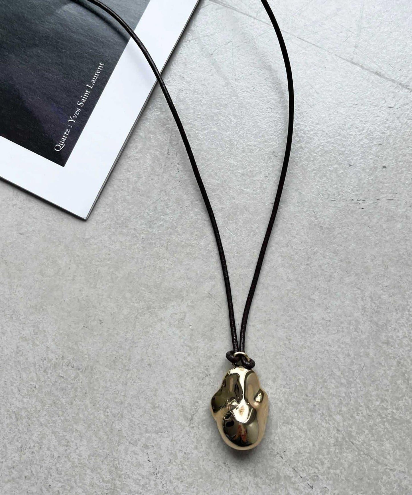 皮革繩裝飾項鍊