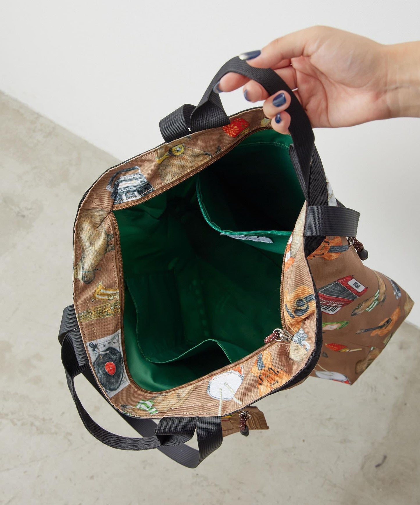 《人氣合作第4彈!/輕量/A4尺寸適用/防水/雙肩》sampo×ear水豚2把手手提包