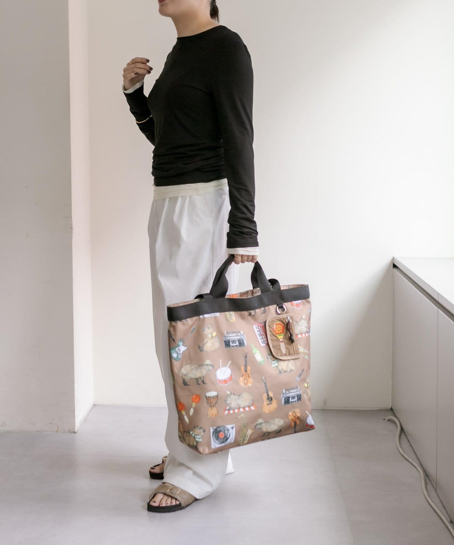 《人氣合作第4彈!/輕量/A4尺寸適用/防水/雙肩》sampo×ear水豚2把手手提包