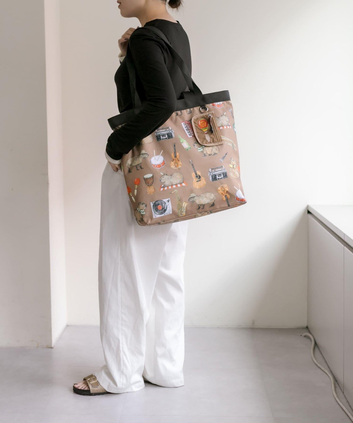 《人氣合作第4彈!/輕量/A4尺寸適用/防水/雙肩》sampo×ear水豚2把手手提包