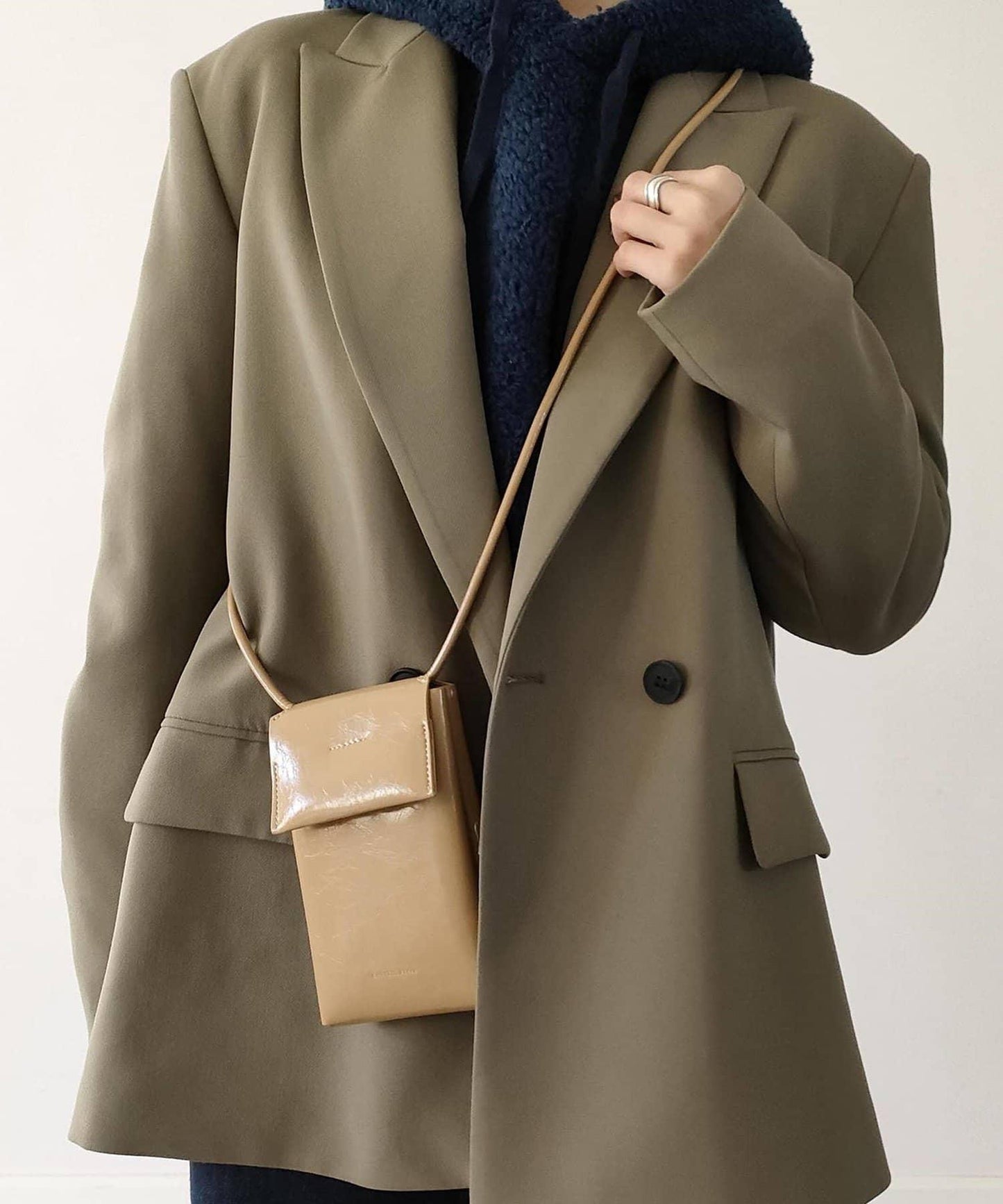 【控制狂】褶皺手機肩揹包