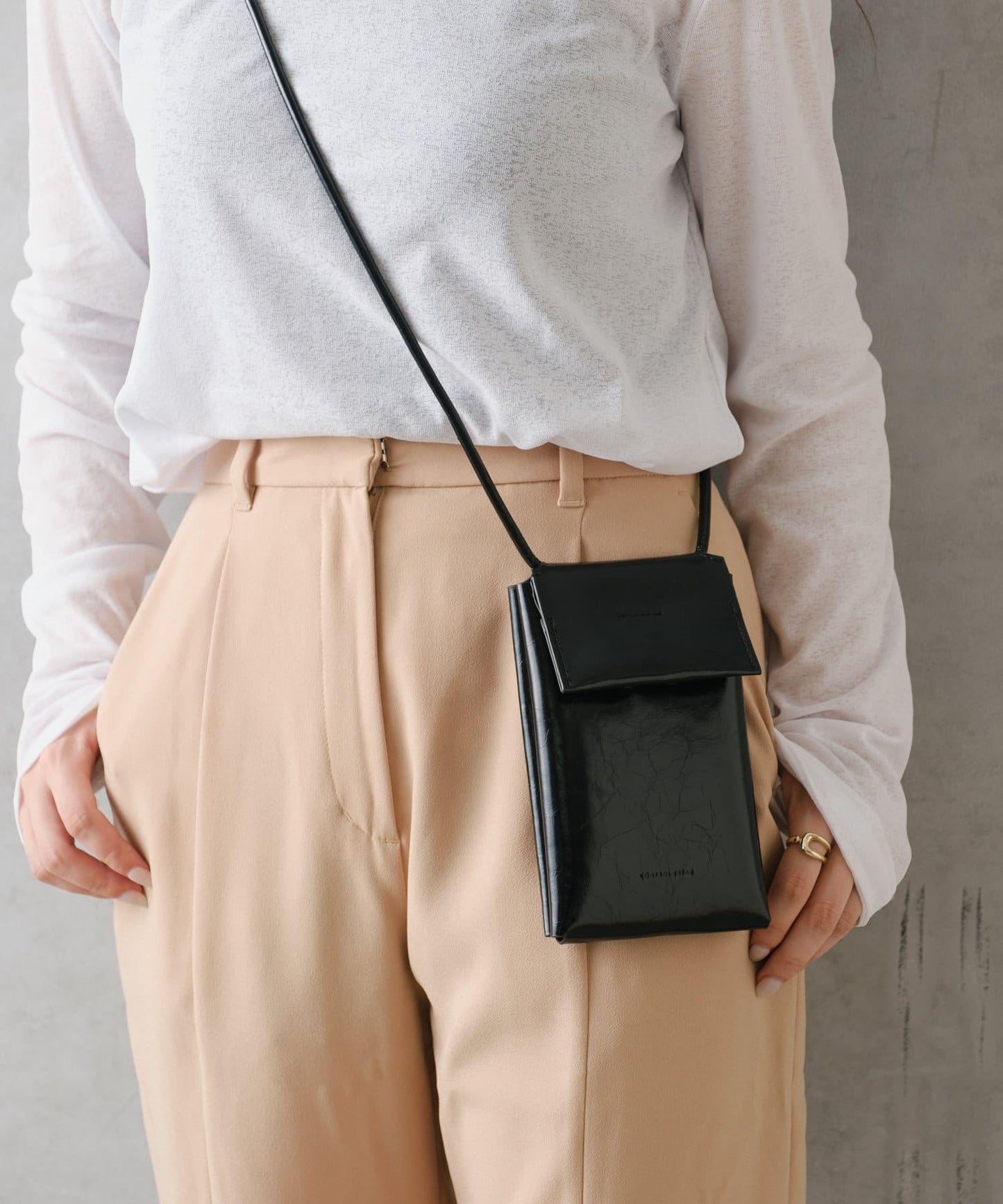 【控制狂】褶皺手機肩揹包