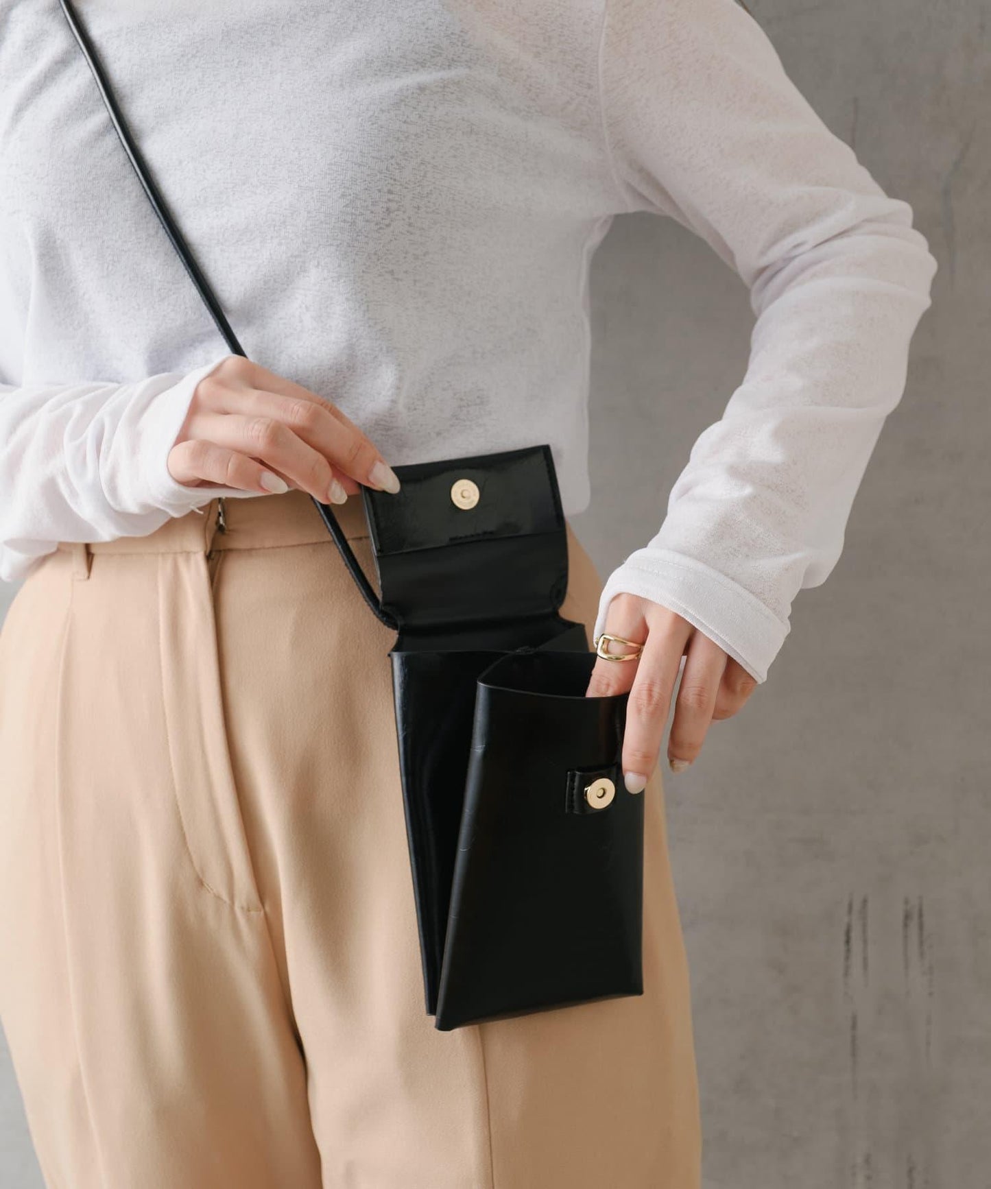 【控制狂】褶皺手機肩揹包