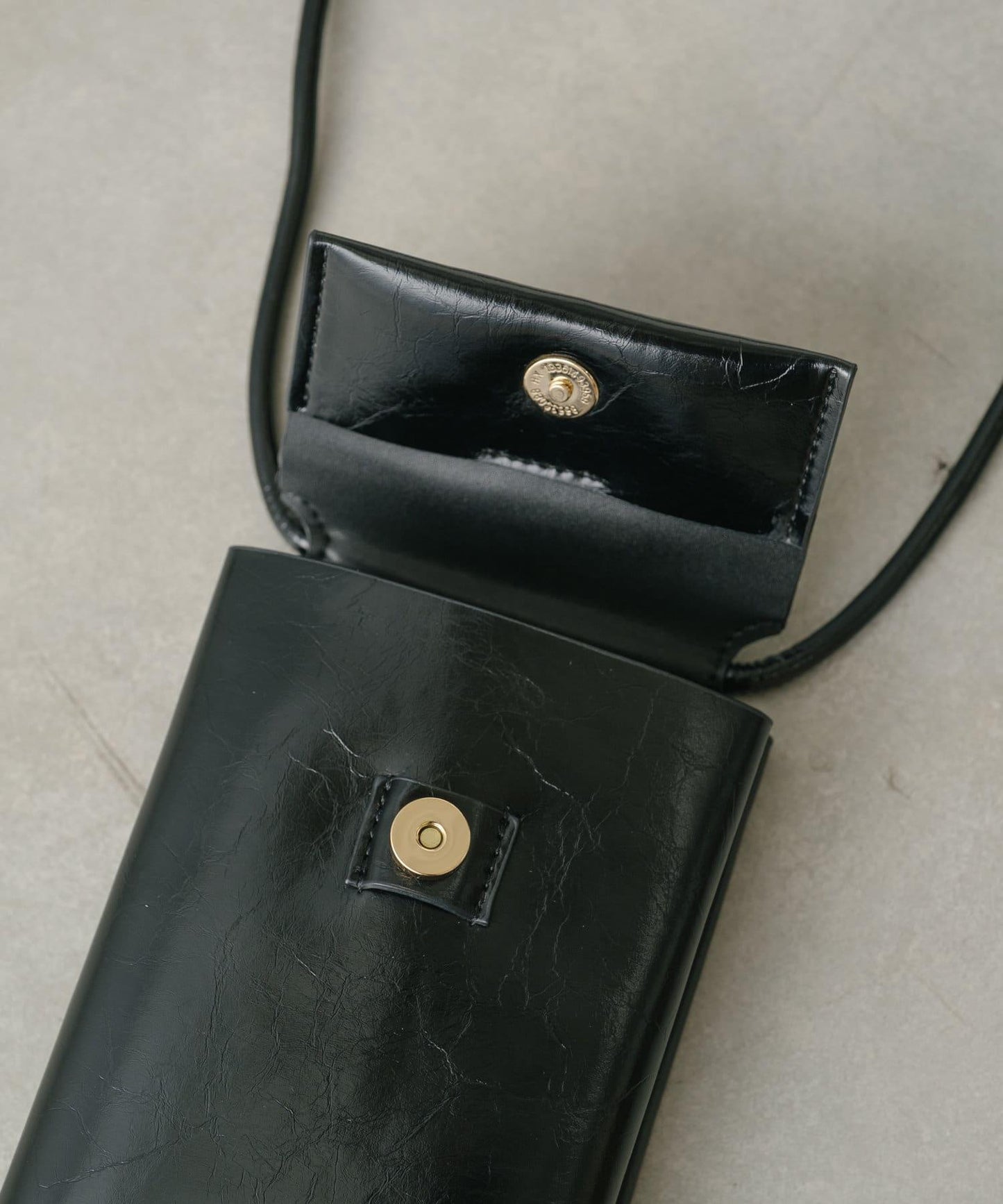 【控制狂】褶皺手機肩揹包