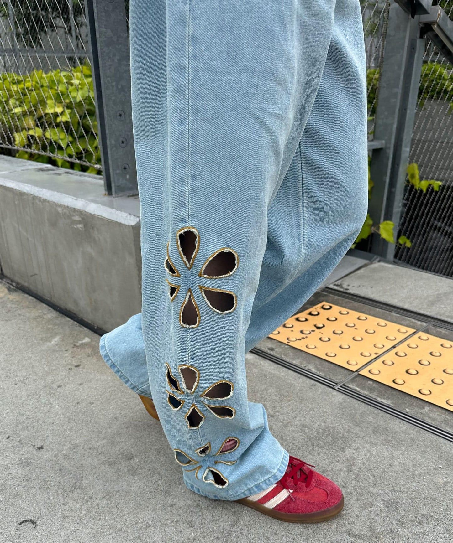 【2024AW】【HELLO.SANFRANCISCO/你好,舊金山】花朵剪裁牛仔褲