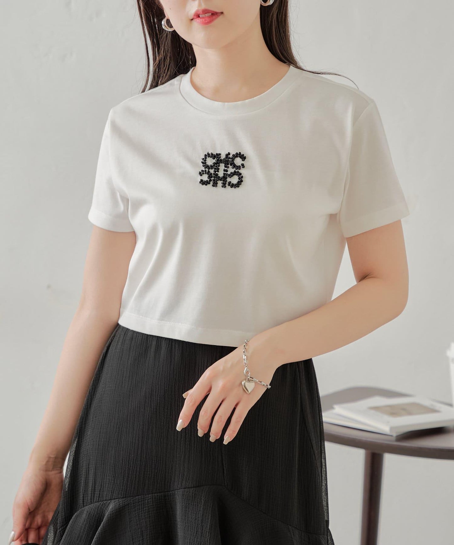【2024AW】珠片LOGO刺繡小T-shirt