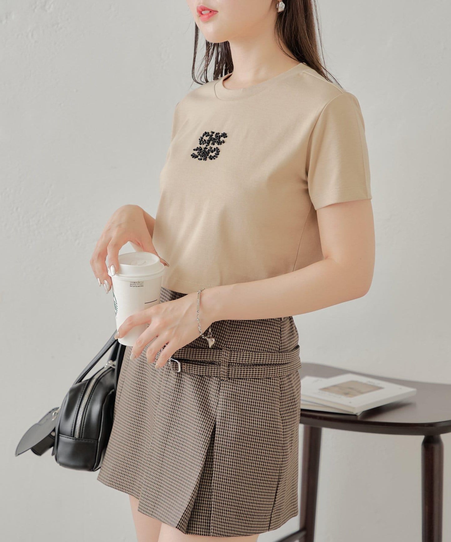 【2024AW】珠片LOGO刺繡小T-shirt