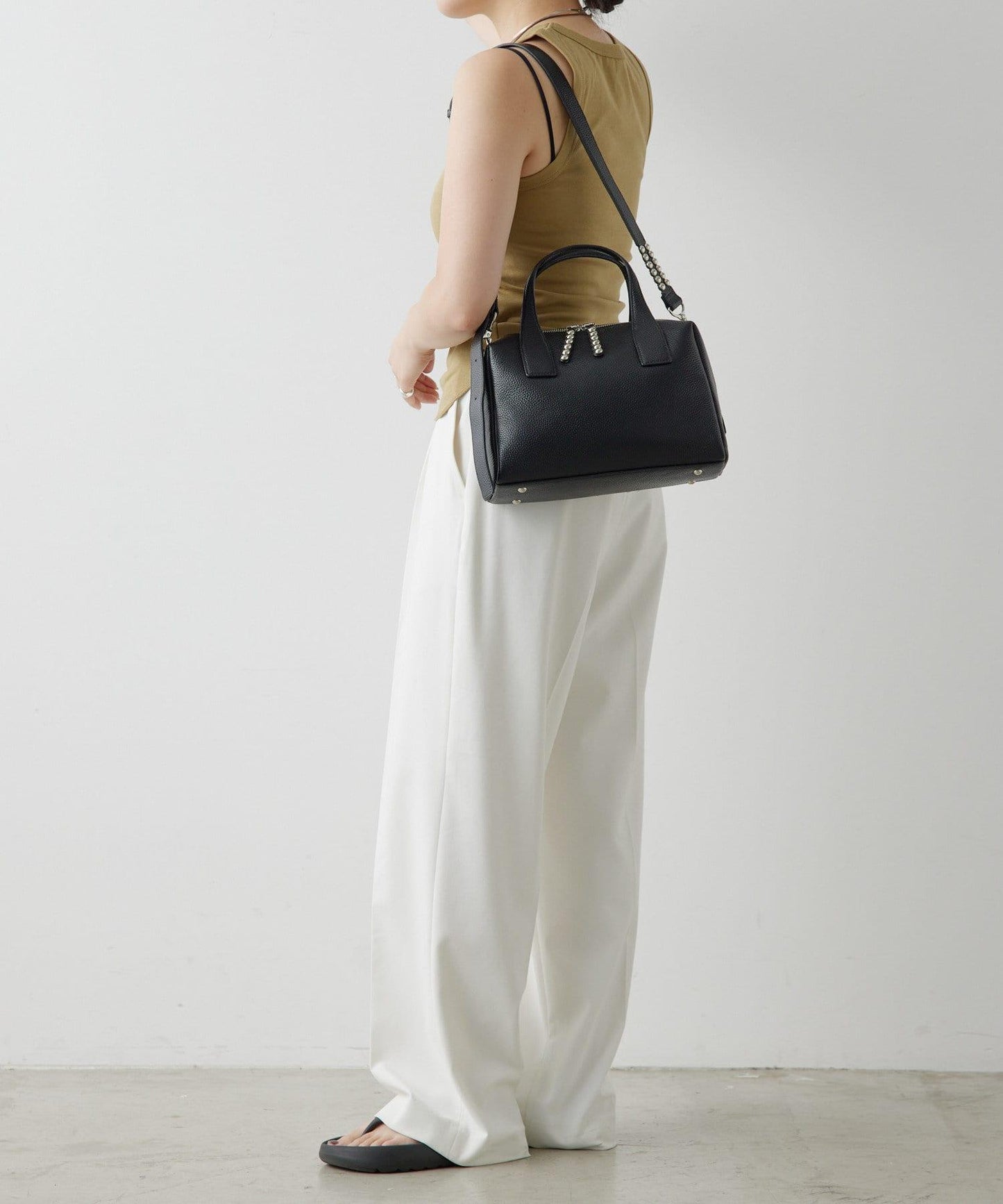 真皮/500毫升寵物瓶也能放入!/帶肩帶/兩用 鉚釘波士頓包