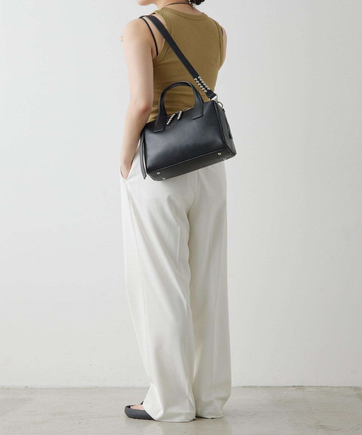 真皮/500毫升寵物瓶也能放入!/帶肩帶/兩用 鉚釘波士頓包