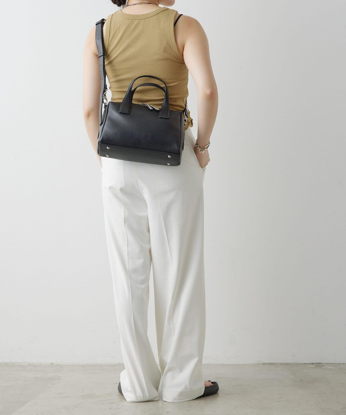 真皮/500毫升寵物瓶也能放入!/帶肩帶/兩用 鉚釘波士頓包