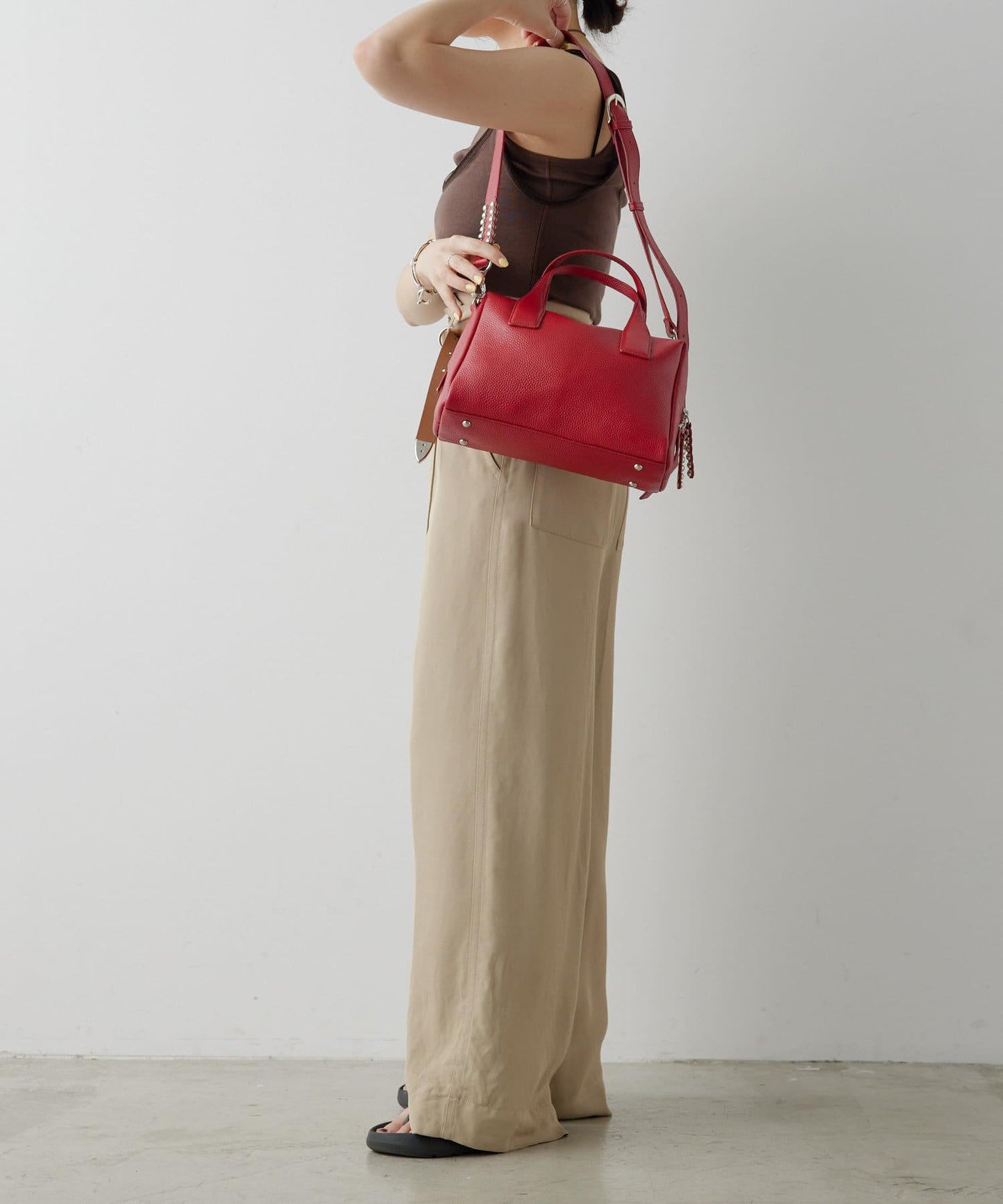 真皮/500毫升寵物瓶也能放入!/帶肩帶/兩用 鉚釘波士頓包