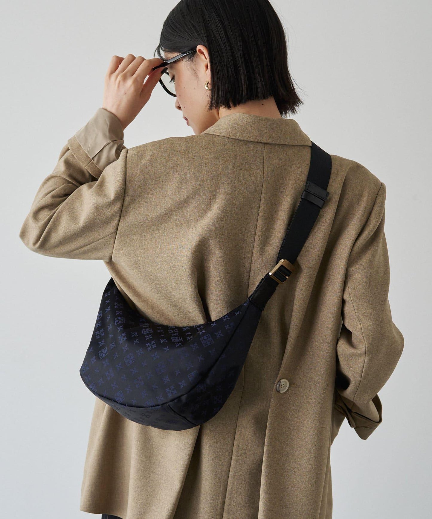 《人氣單品新增緊湊尺寸!》尼龍圓形肩揹包