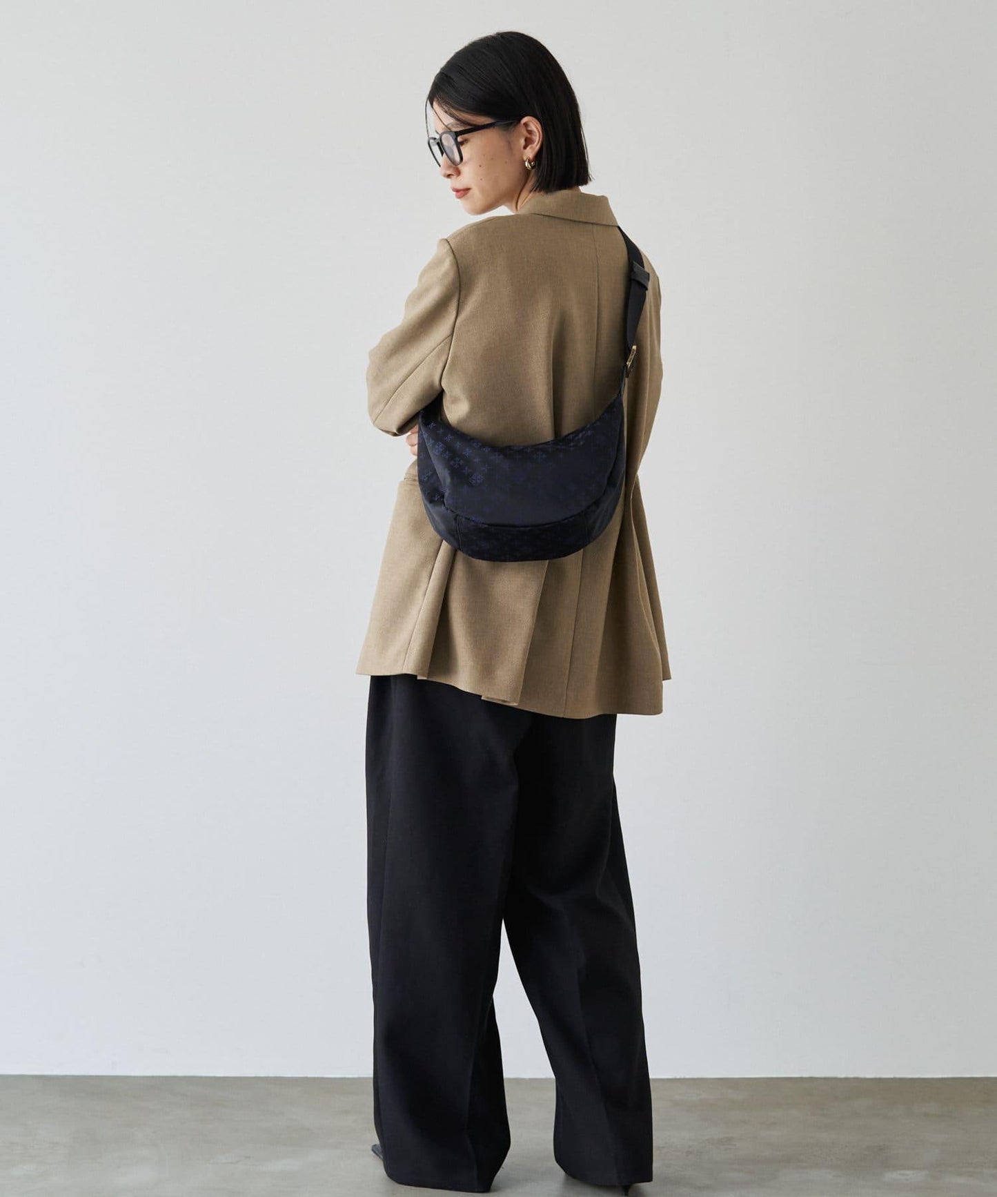 《人氣單品新增緊湊尺寸!》尼龍圓形肩揹包