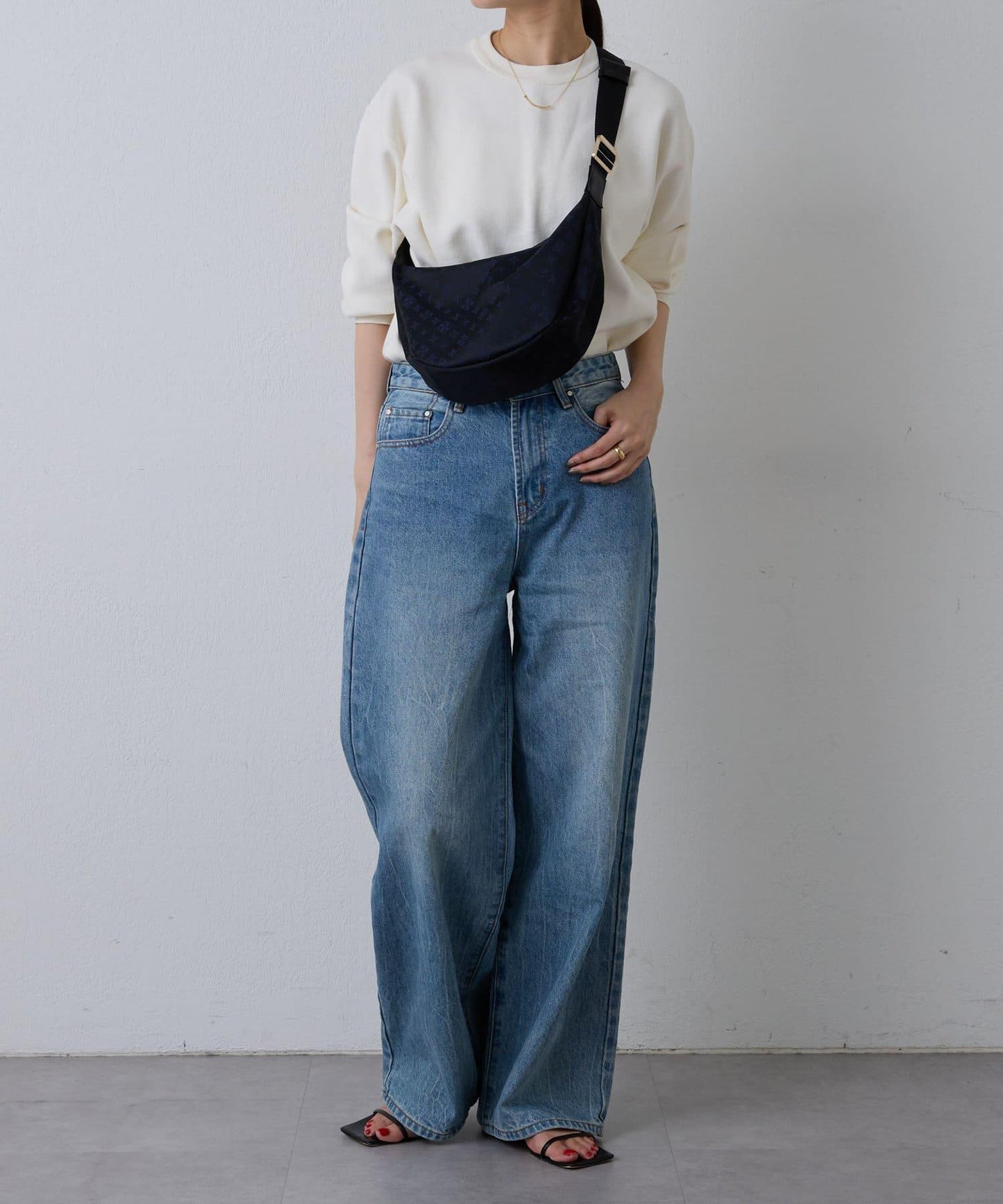 《人氣單品新增緊湊尺寸!》尼龍圓形肩揹包